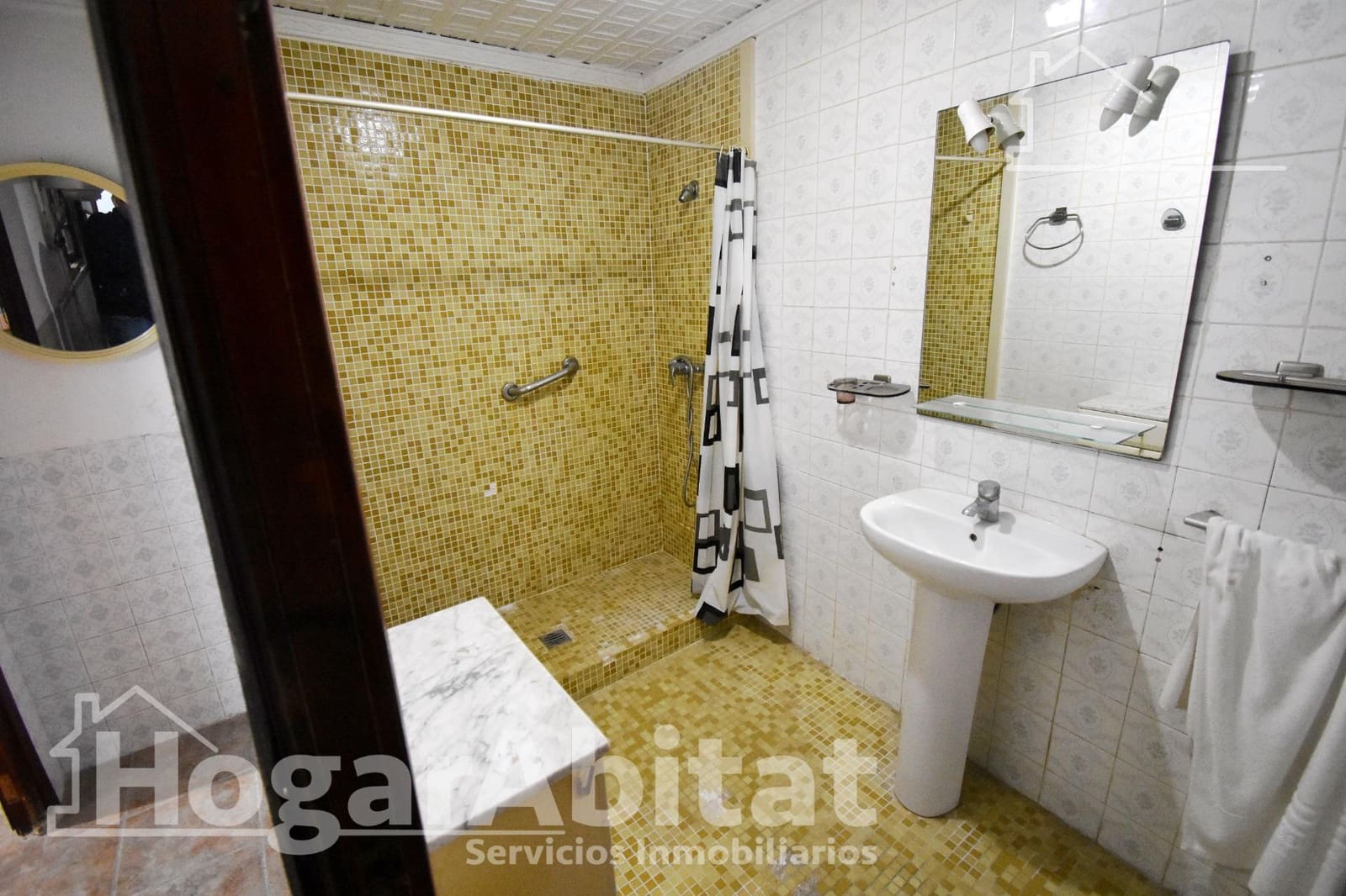 5 bedroom Townhouse for sale in Alzira - € 129,900 (Ref: 9541737)