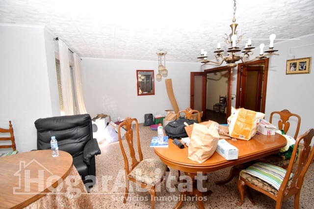 5 bedroom Flat for sale in Carcaixent with garage - € 200,000 (Ref: 9548293)
