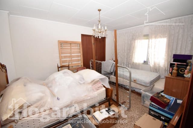 5 bedroom Flat for sale in Carcaixent with garage - € 200,000 (Ref: 9548293)