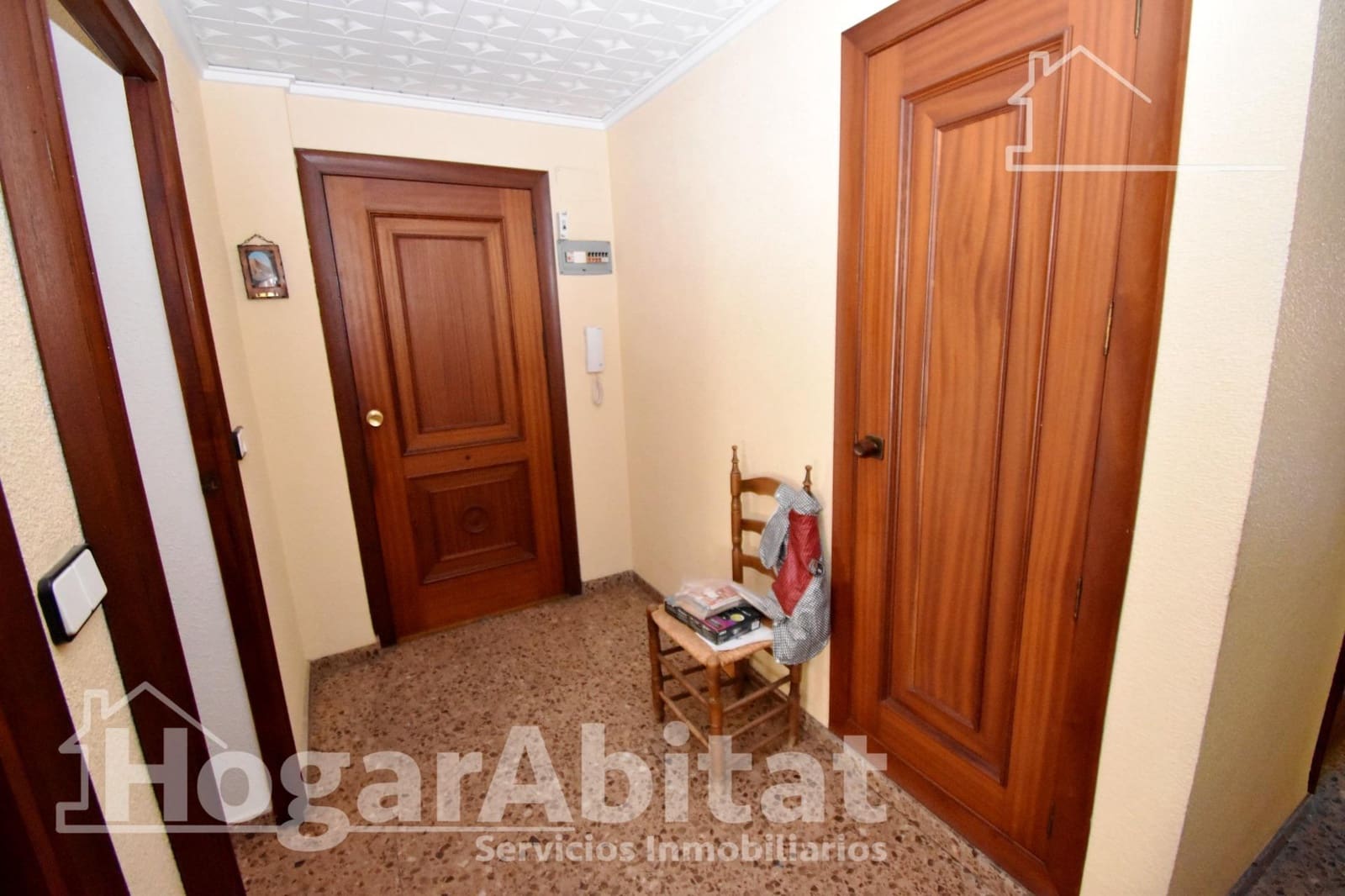 5 bedroom Flat for sale in Carcaixent with garage - € 200,000 (Ref: 9548293)