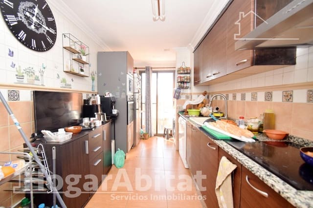 3 makuuhuone Asunto myytävänä paikassa La Pobla de Vallbona mukana 
autotalli - 235 000 € (Ref: 9561883)