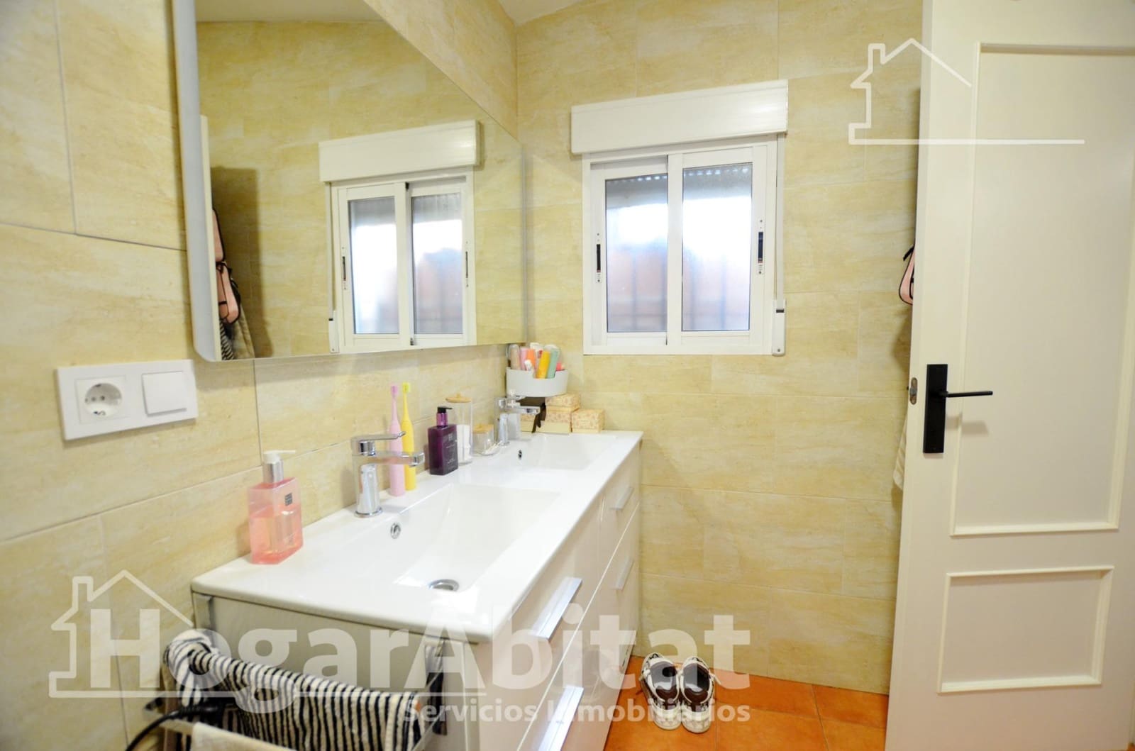 4 bedroom Villa for sale in Moralet with pool garage - € 270,000 (Ref: 9571236)