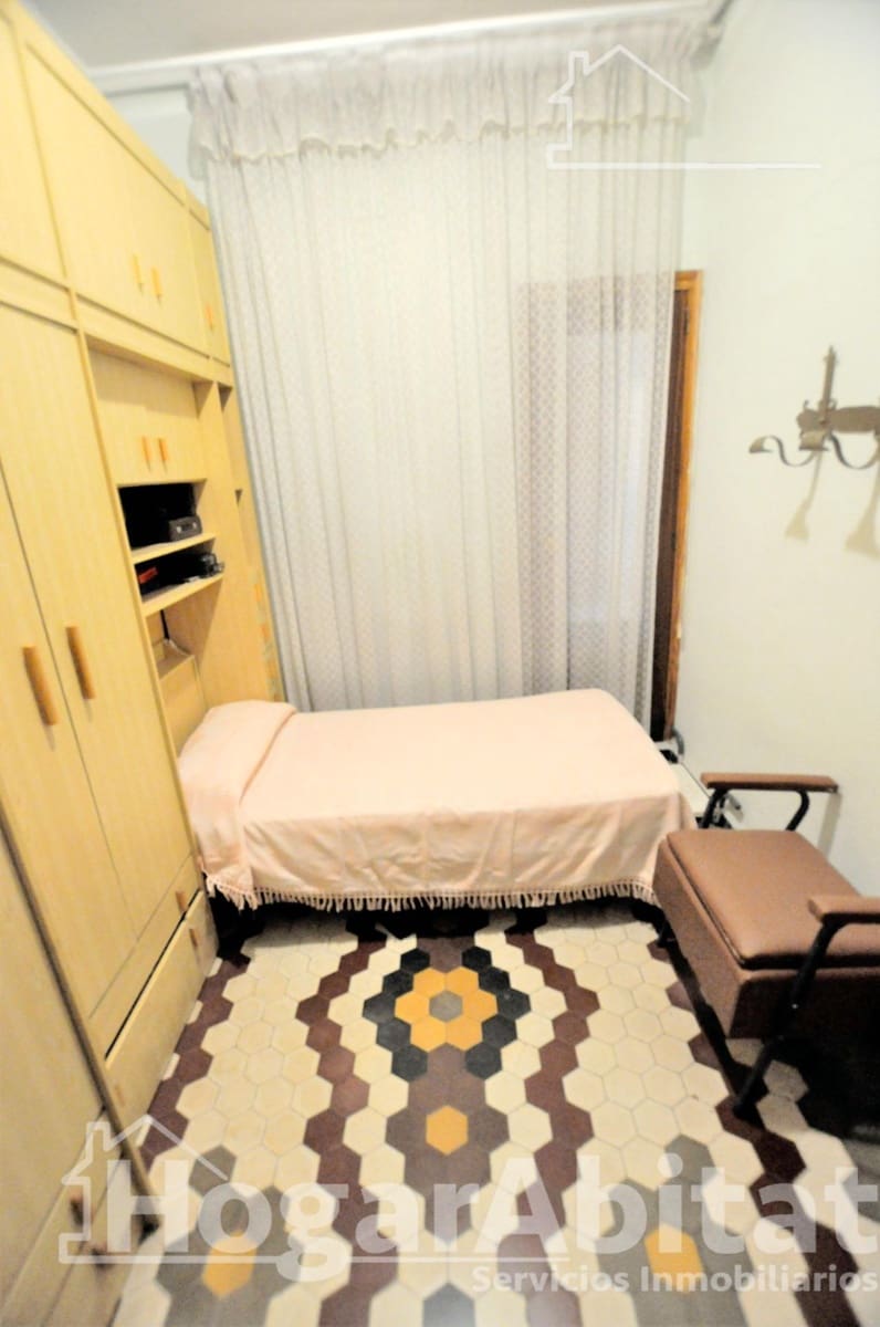 4 slaapkamer Flat te koop in Valencia stad - € 250.000 (Ref: 9574667)