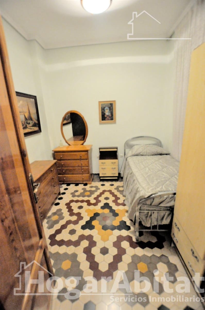 4 slaapkamer Flat te koop in Valencia stad - € 250.000 (Ref: 9574667)