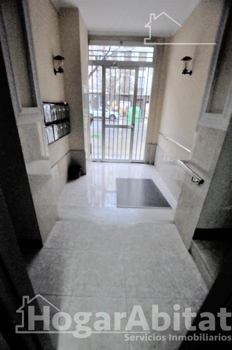 4 slaapkamer Flat te koop in Valencia stad - € 250.000 (Ref: 9574667)