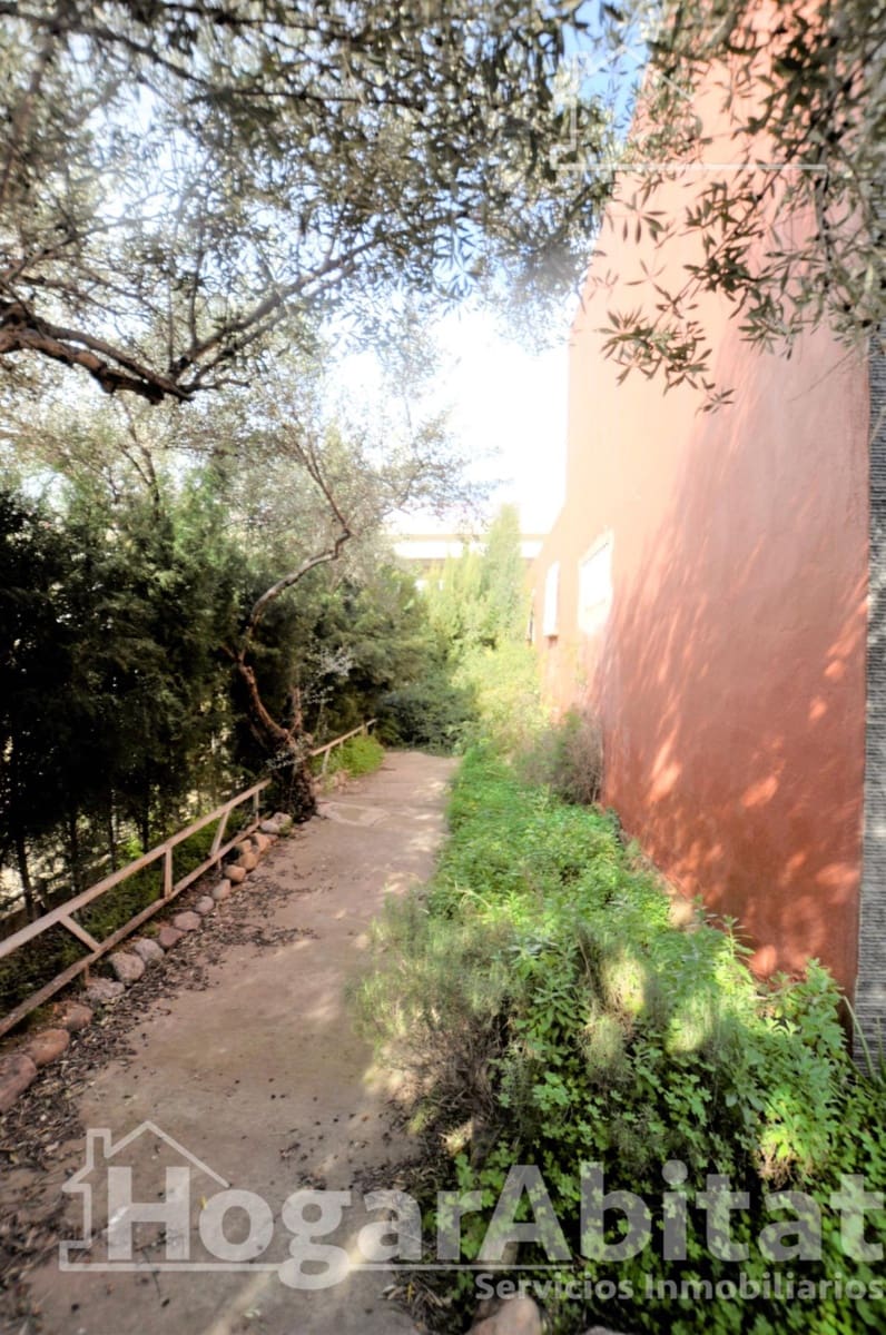 4 bedroom Villa for sale in Museros with garage - € 200,000 (Ref: 9574674)