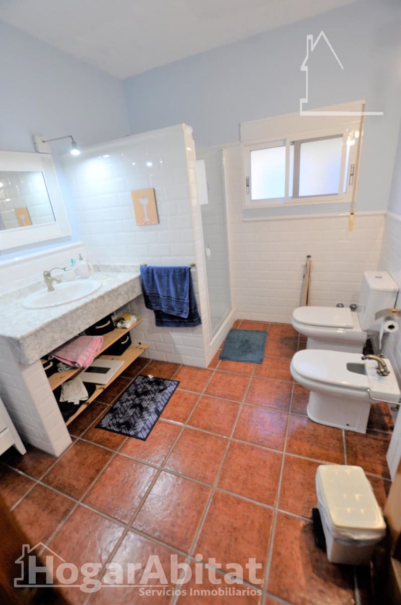 5 sypialnia Willa na sprzedaż w Riba-roja de Turia z basenem garażem - 495 000 € (Ref: 9574675)