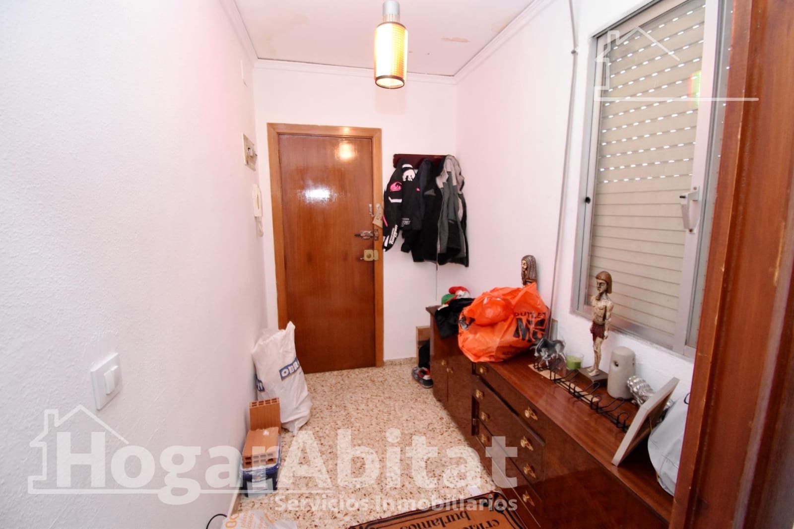 4 bedroom Flat for sale in Alginet with garage - € 125,000 (Ref: 9583576)