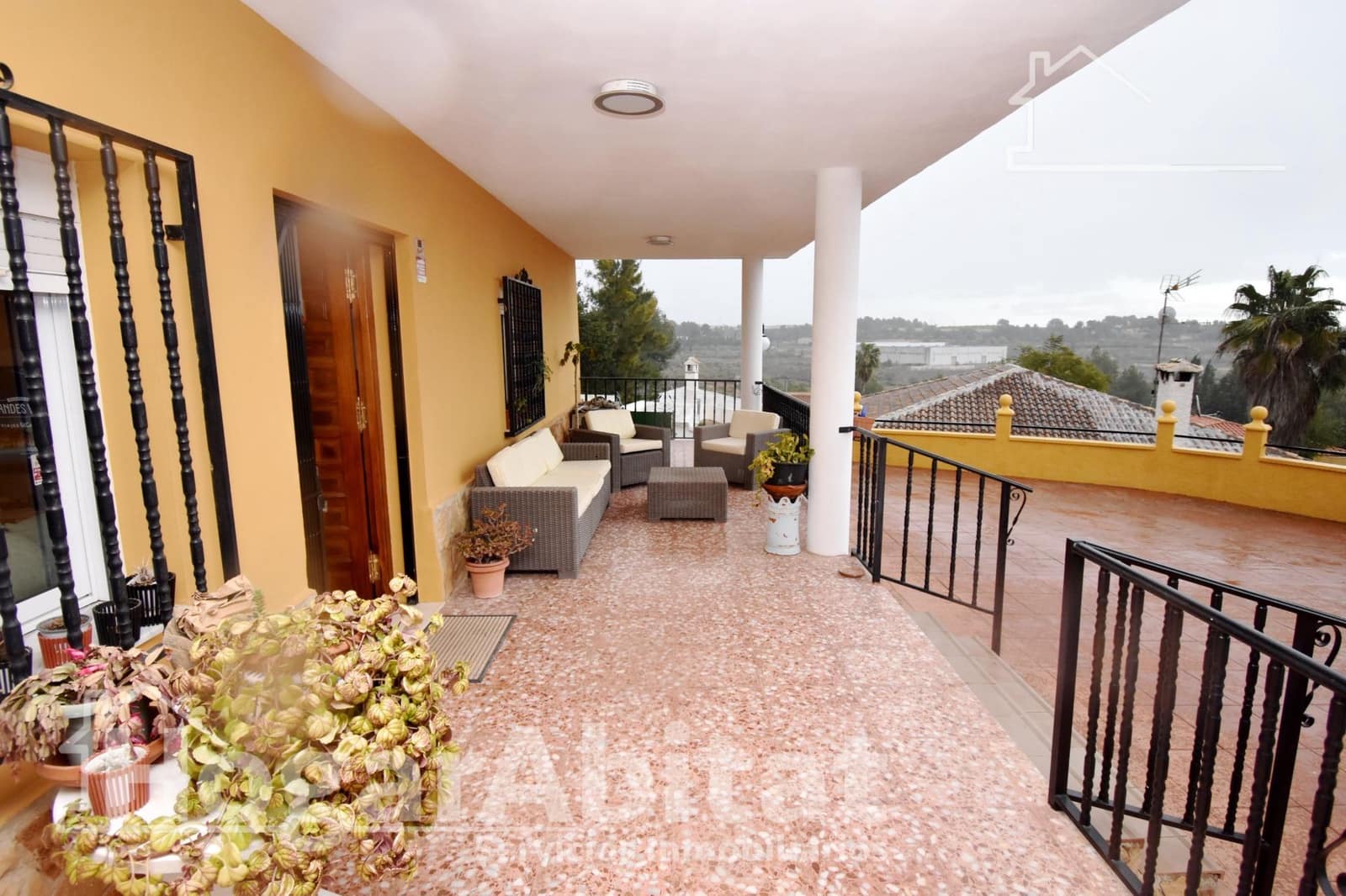 4 bedroom Villa for sale in Godelleta with pool - € 260,000 (Ref: 9591375)