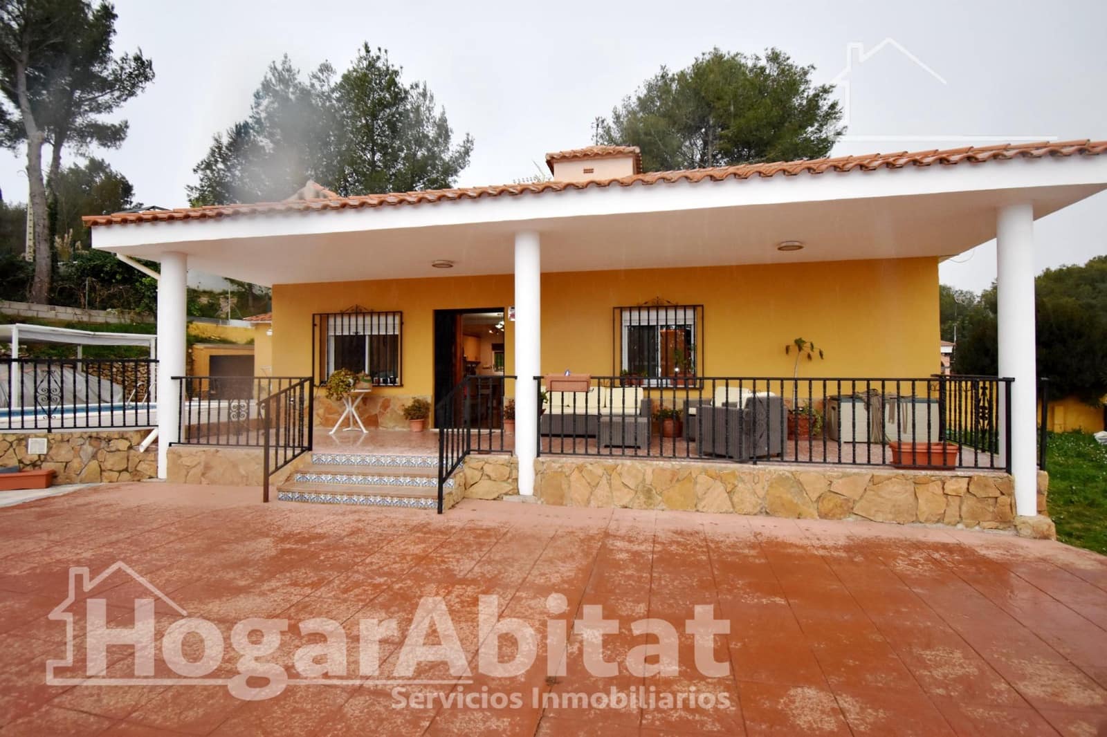 4 bedroom Villa for sale in Godelleta with pool - € 260,000 (Ref: 9591375)