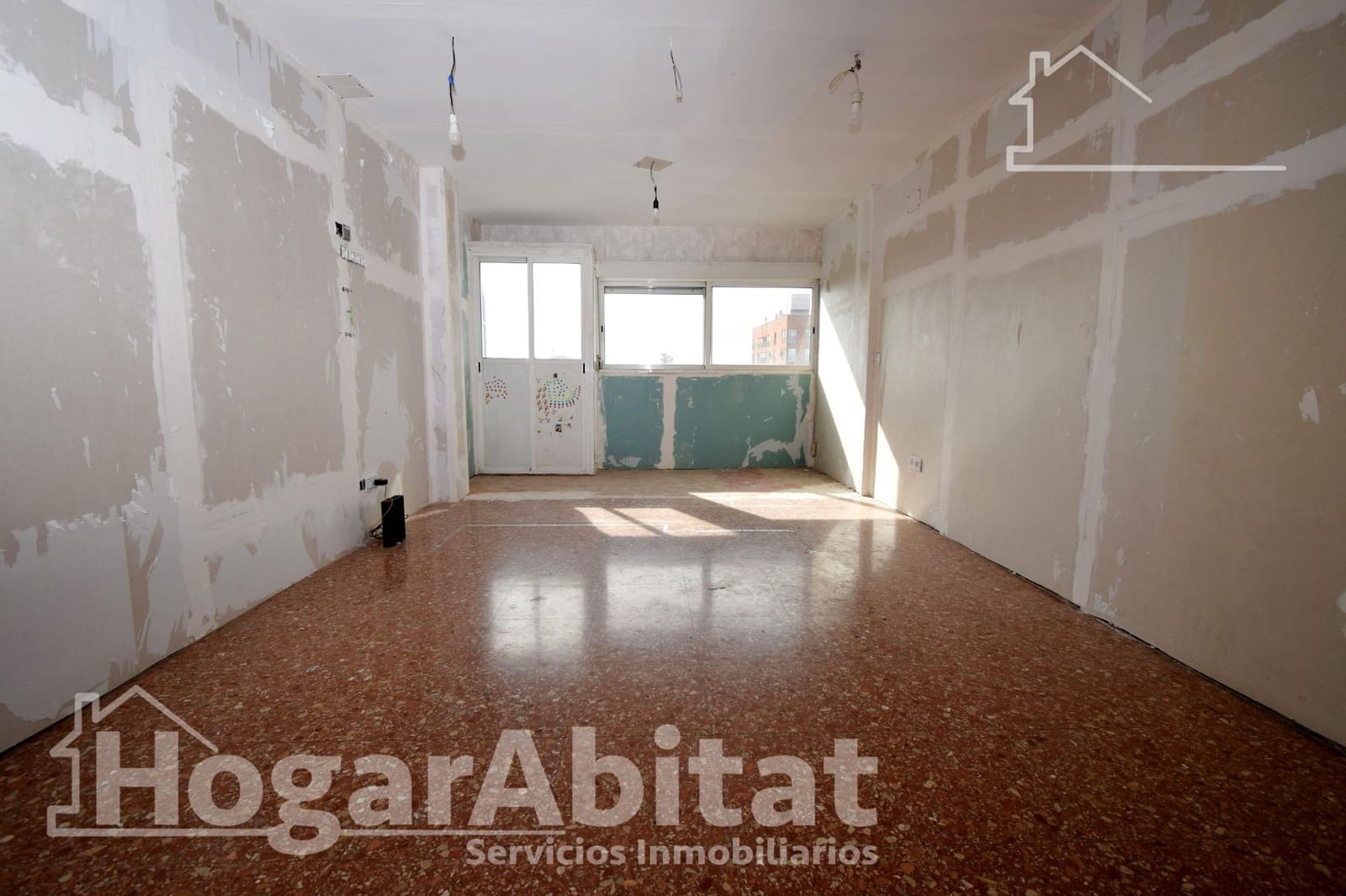 3 bedroom Flat for sale in Valencia city with garage - € 280,000 (Ref: 9596205)