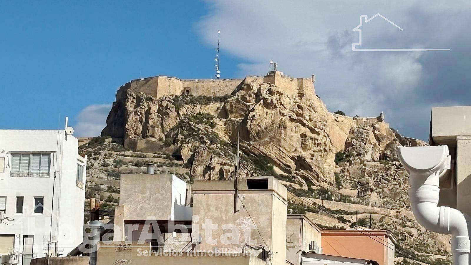 2 makuuhuone Kattohuoneisto myytävänä paikassa Alicante kaupunki - 590 000 € (Ref: 9599595)