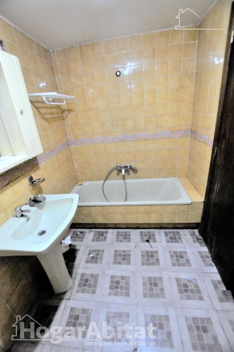 4 bedroom Flat for sale in Mislata - € 270,000 (Ref: 9599607)