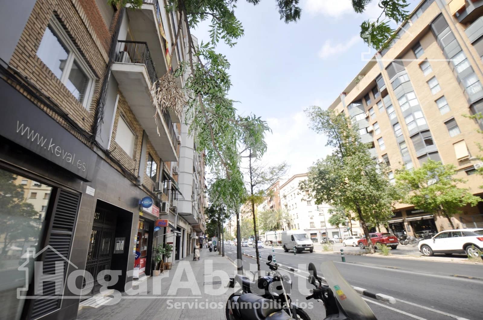 4 bedroom Flat for sale in Valencia city - € 375,000 (Ref: 9615543)