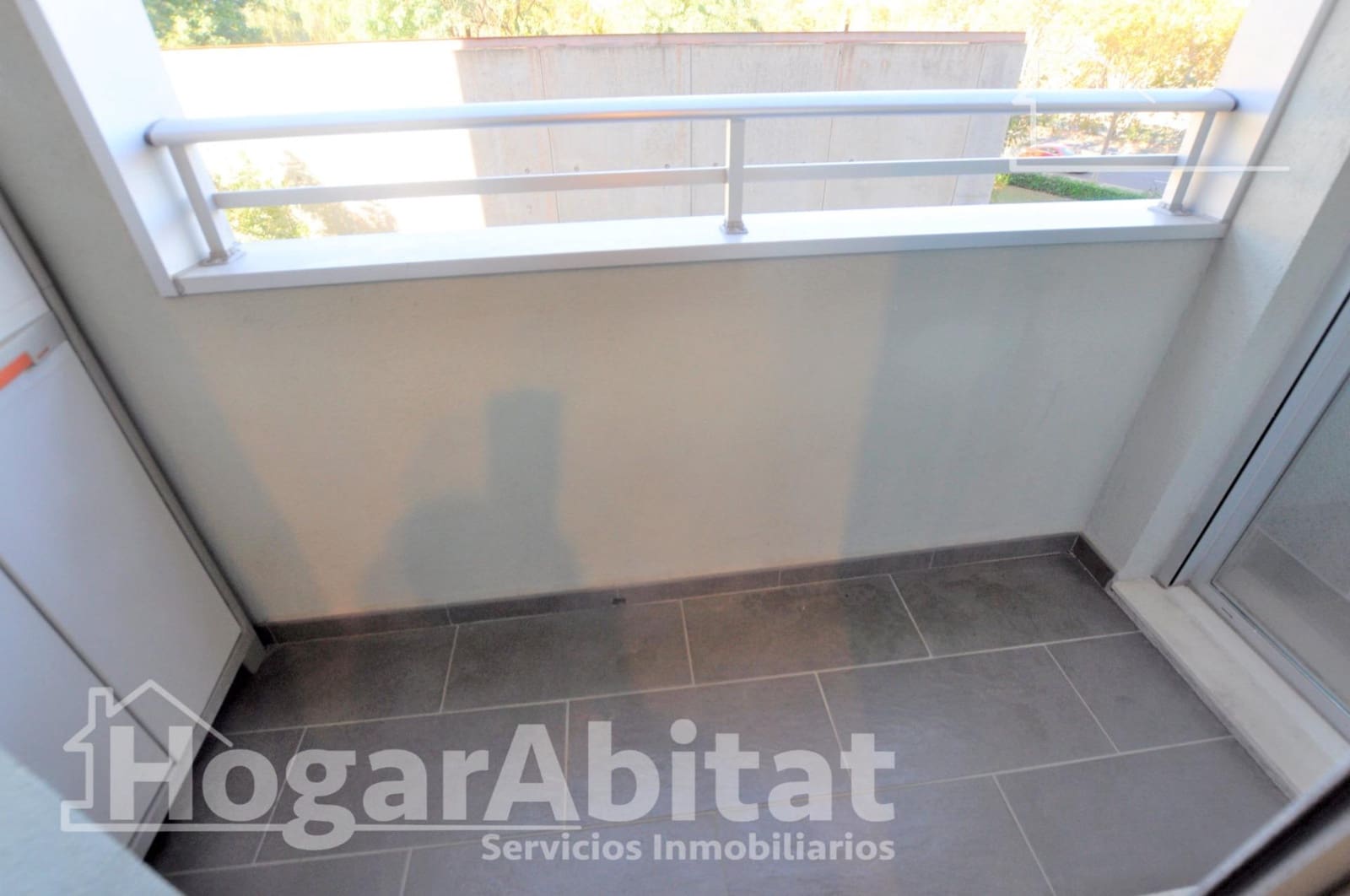 Flat for sale in Valencia city with pool - € 245,000 (Ref: 9615546)