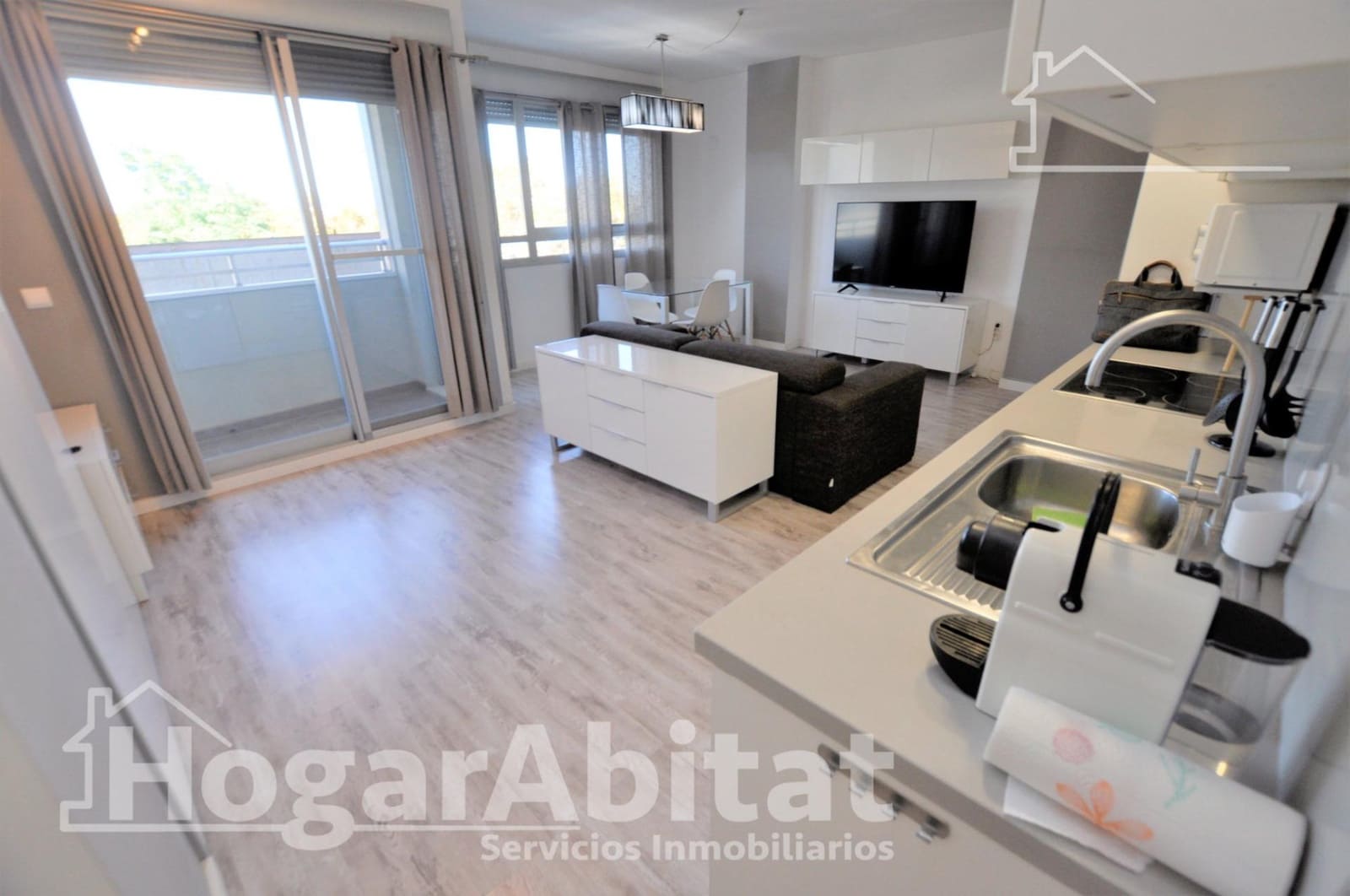 Flat for sale in Valencia city with pool - € 245,000 (Ref: 9615546)