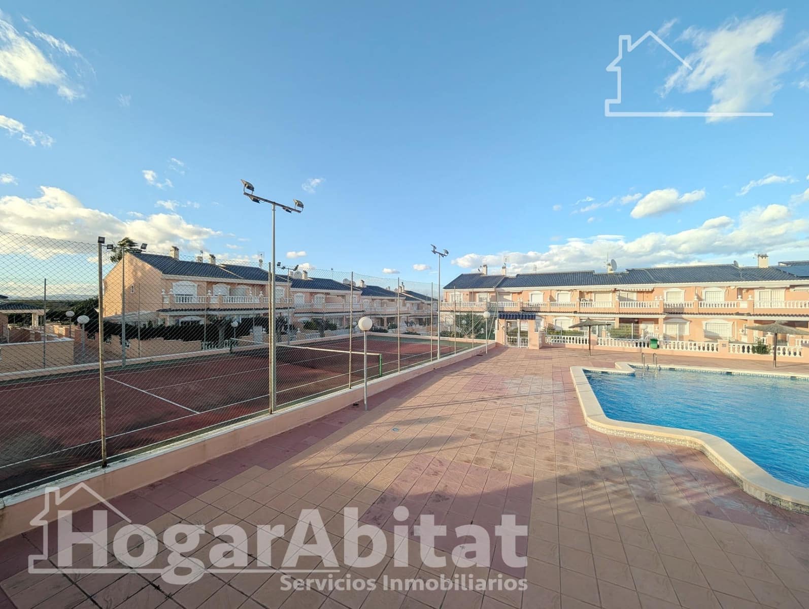 2 sovrum Radhus till salu i Gran Alacant med pool - 203 000 € (Ref: 9615550)