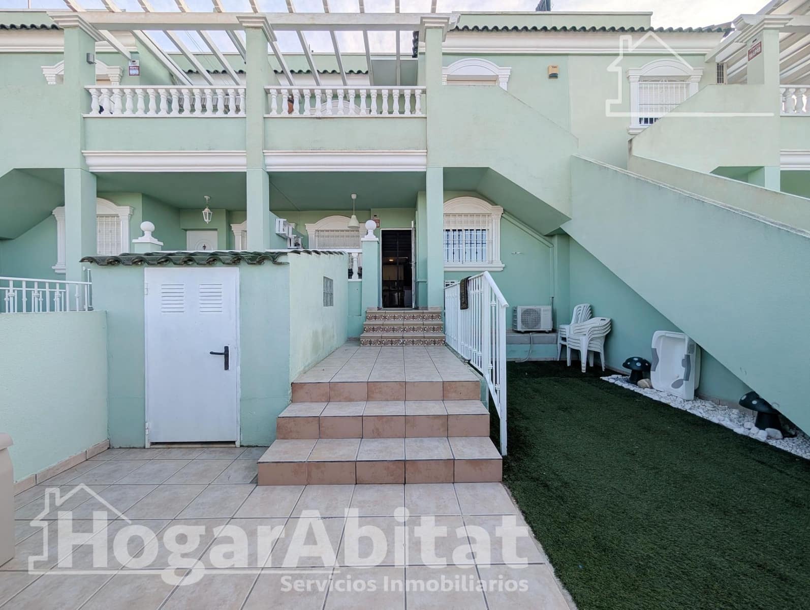 2 sovrum Radhus till salu i Gran Alacant med pool - 203 000 € (Ref: 9615550)