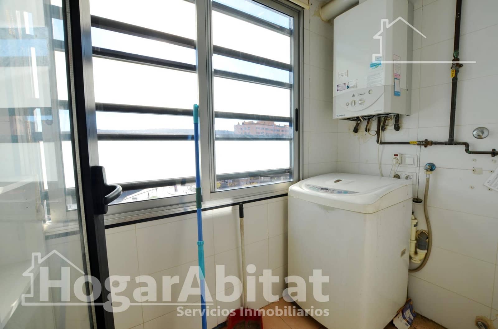 3 makuuhuone Asunto myytävänä paikassa Alicante kaupunki mukana uima-altaan 
autotalli - 370 000 € (Ref: 9615551)