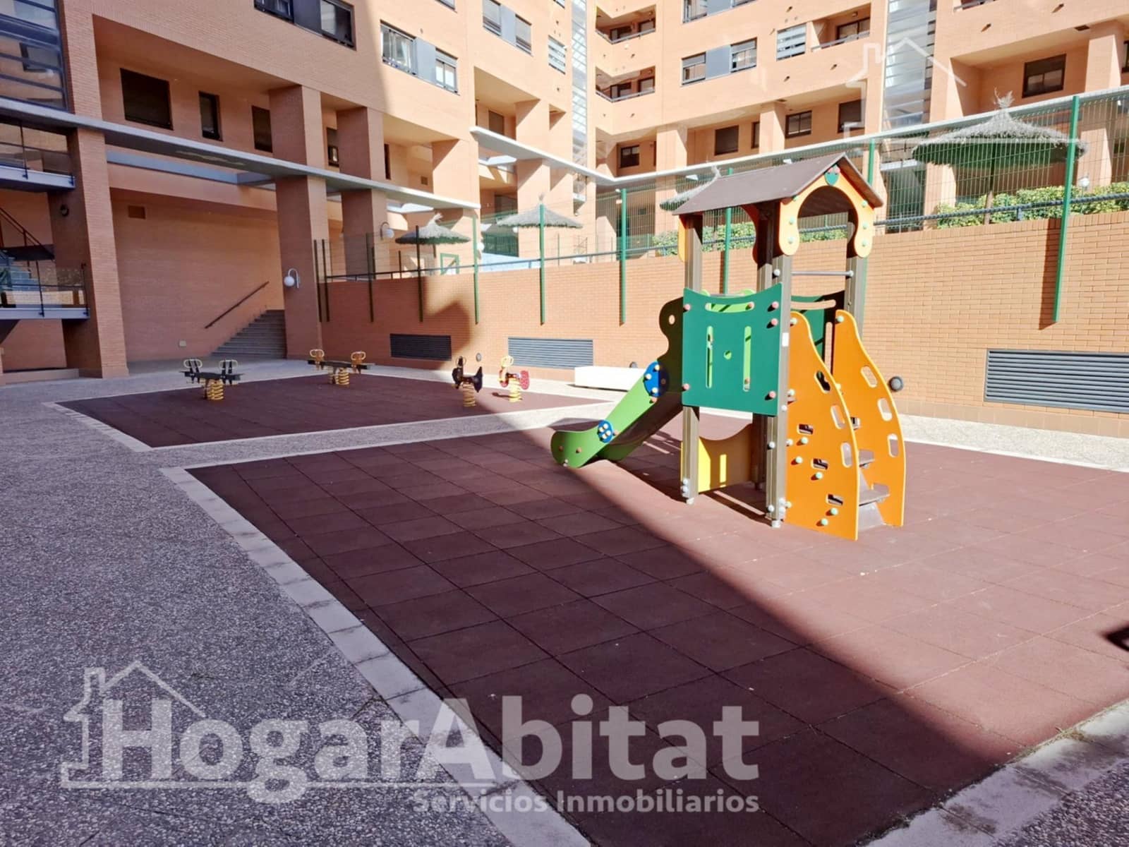 3 makuuhuone Asunto myytävänä paikassa Alicante kaupunki mukana uima-altaan 
autotalli - 370 000 € (Ref: 9615551)