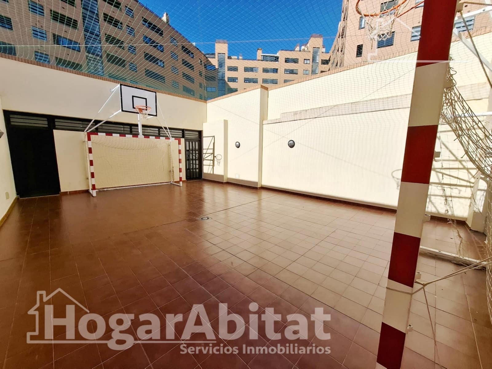 3 makuuhuone Asunto myytävänä paikassa Alicante kaupunki mukana uima-altaan 
autotalli - 370 000 € (Ref: 9615551)