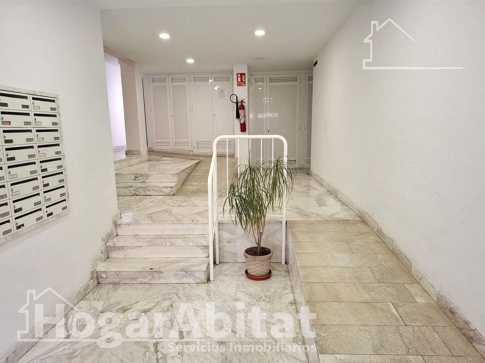 2 bedroom Flat for sale in Alicante / Alacant city with garage - € 219,900 (Ref: 9619330)