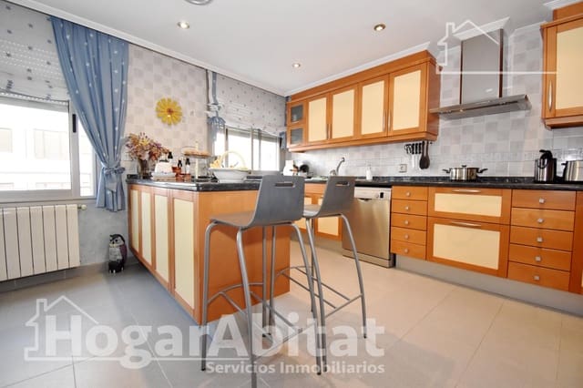 5 slaapkamer Flat te koop in Centro, Castelló de la Plana met garage - € 450.000 (Ref: 9625734)
