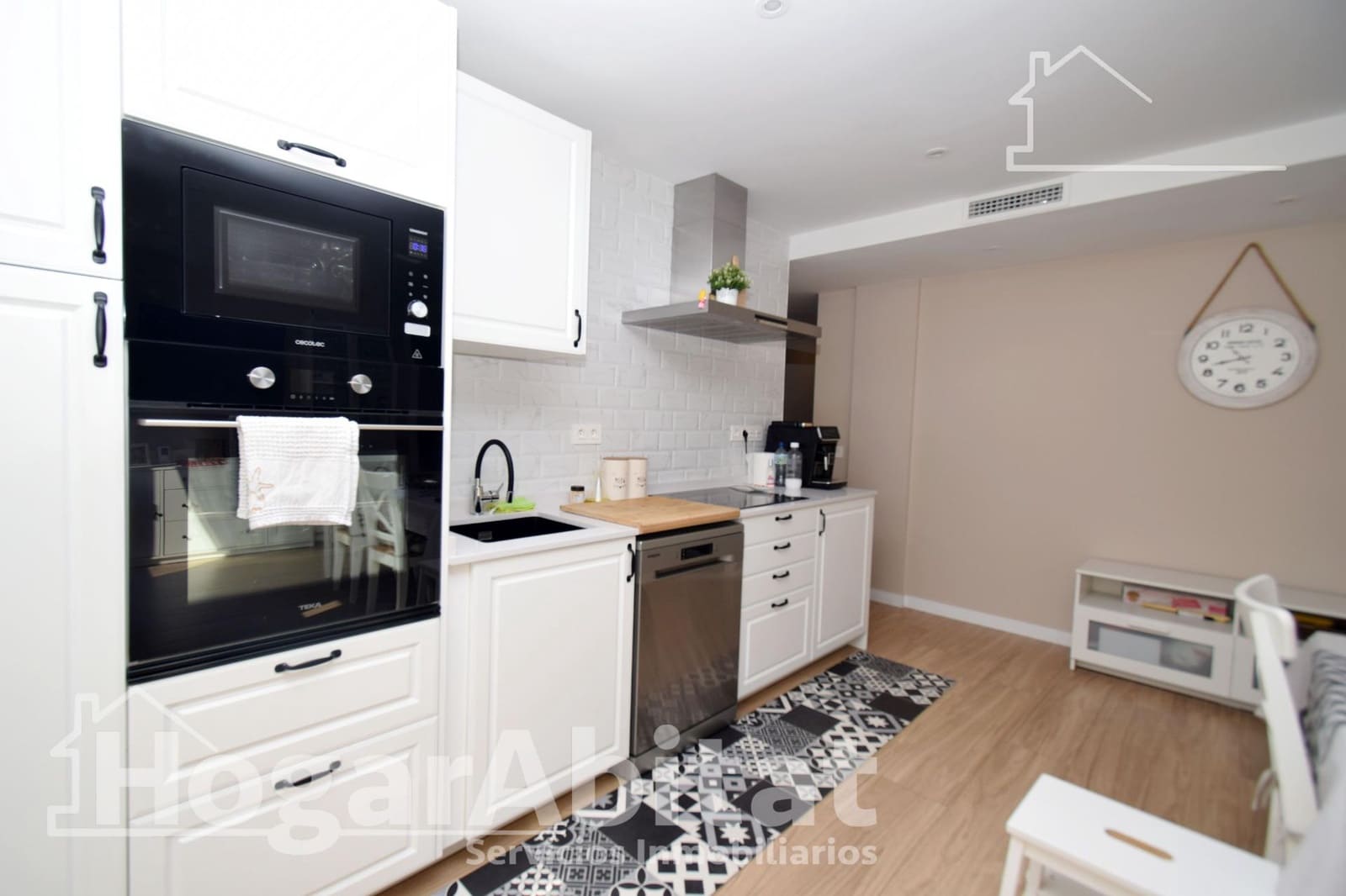 3 bedroom Flat for sale in Quart de Poblet with garage - € 359,000 (Ref: 9625752)