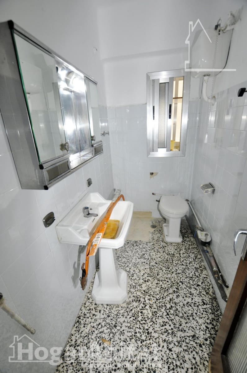 4 bedroom Flat for sale in Valencia city - € 375,000 (Ref: 9625753)