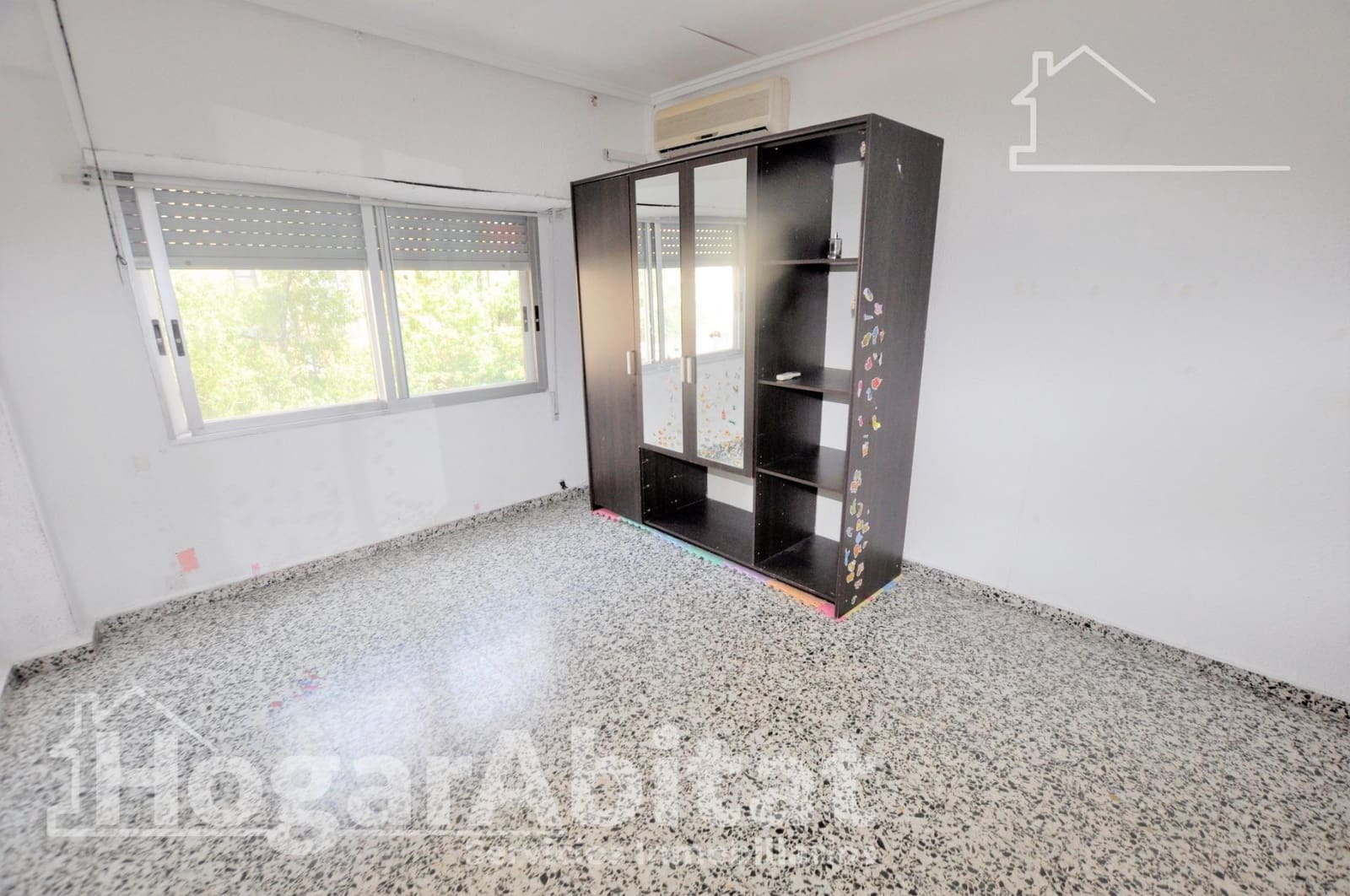 4 bedroom Flat for sale in Valencia city - € 375,000 (Ref: 9625753)
