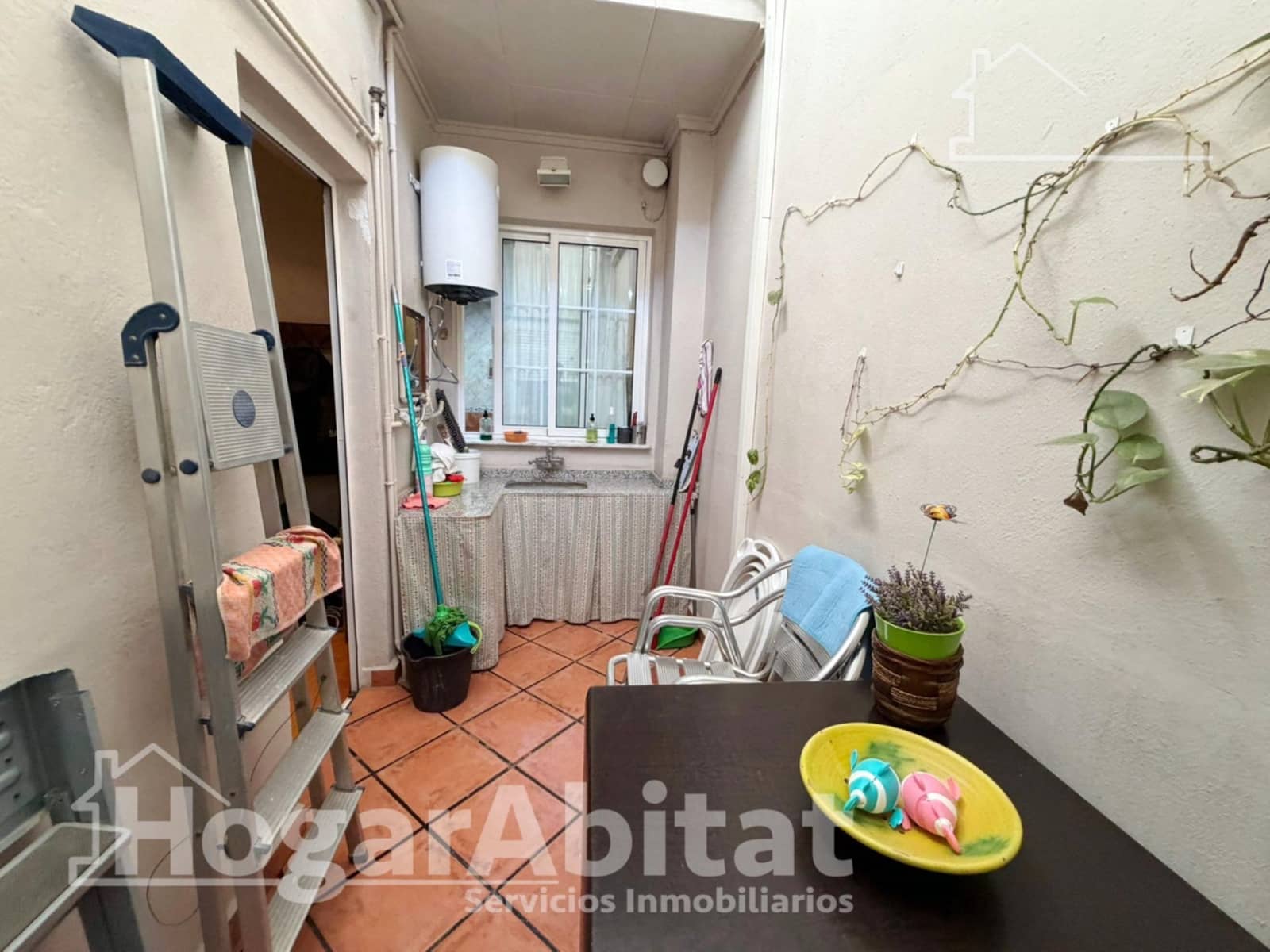 4 bedroom Townhouse for sale in Paterna with garage - € 350,000 (Ref: 9625761)