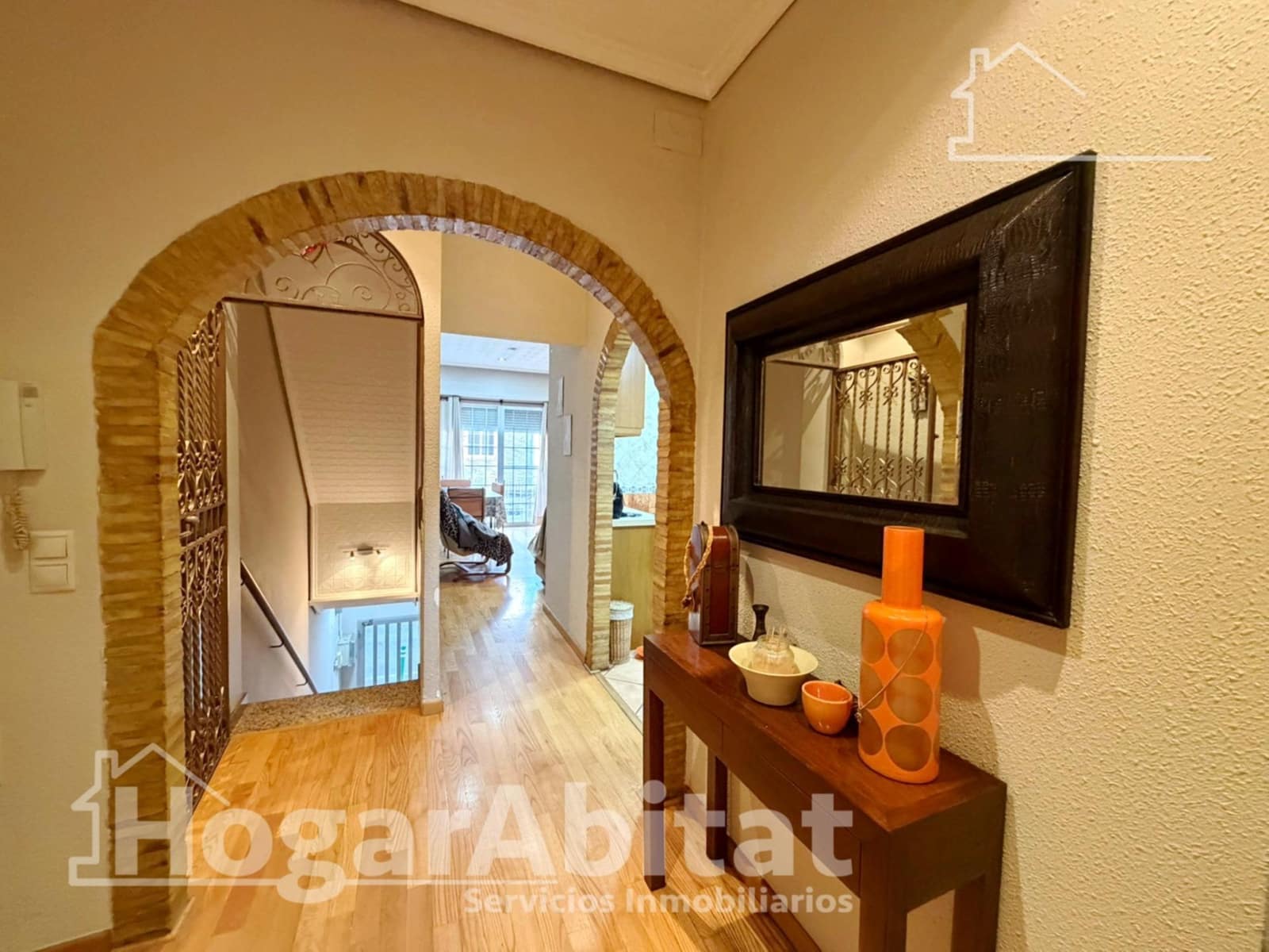 4 bedroom Townhouse for sale in Paterna with garage - € 350,000 (Ref: 9625761)