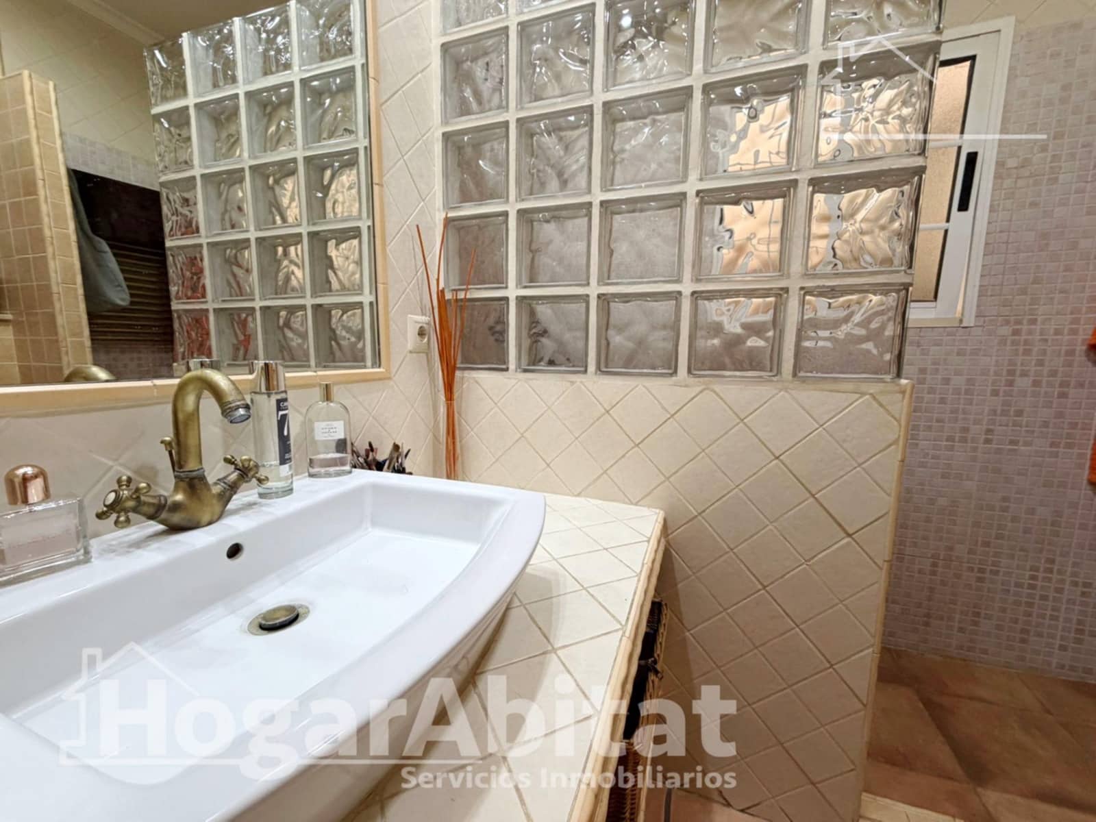 4 bedroom Townhouse for sale in Paterna with garage - € 350,000 (Ref: 9625761)