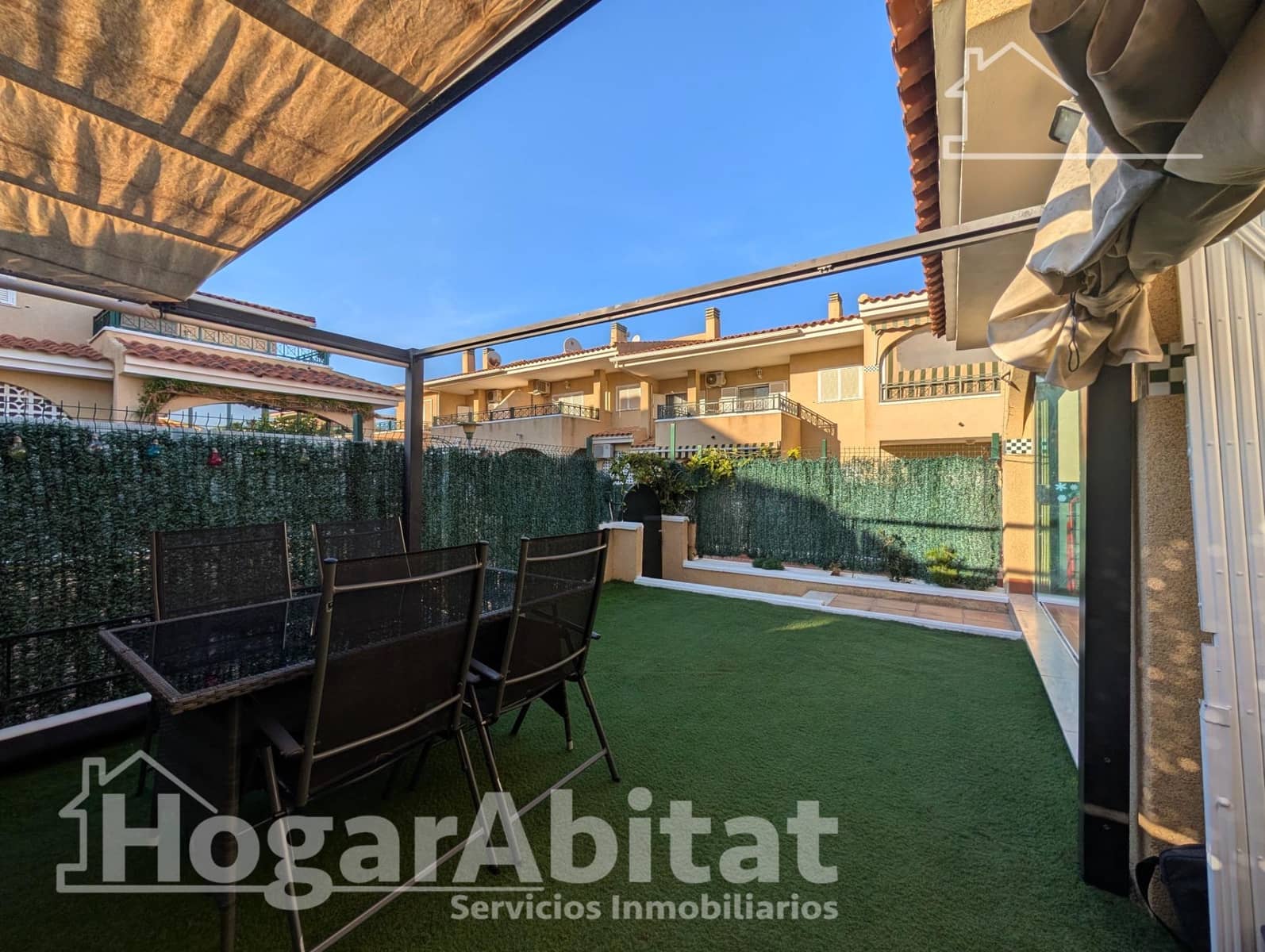 Adosado de 3 habitaciones en Gran Alacant en venta con piscina - 285.000 € (Ref: 9627617)
