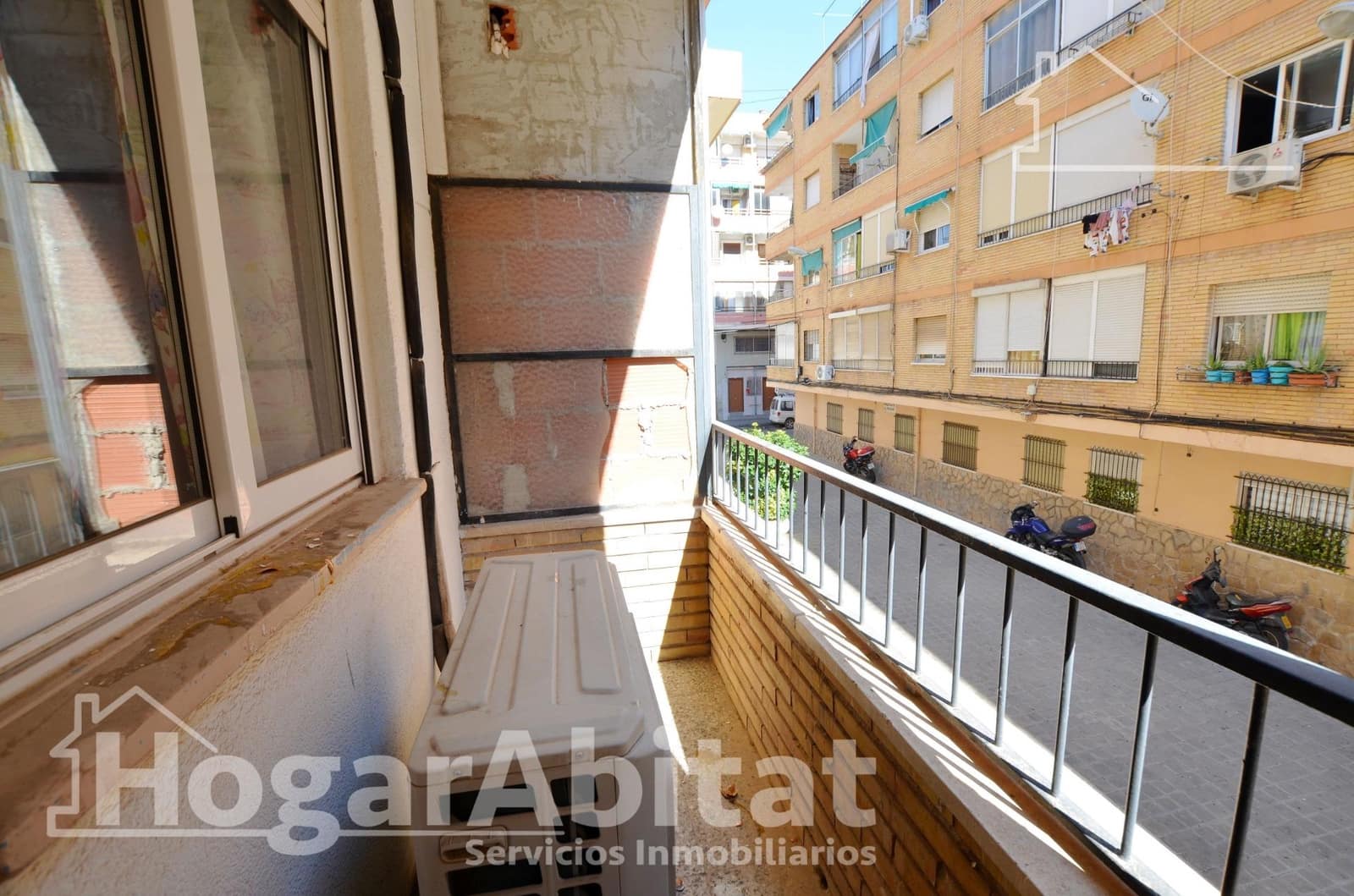 3 bedroom Flat for sale in Alicante / Alacant city with garage - € 155,000 (Ref: 9627619)