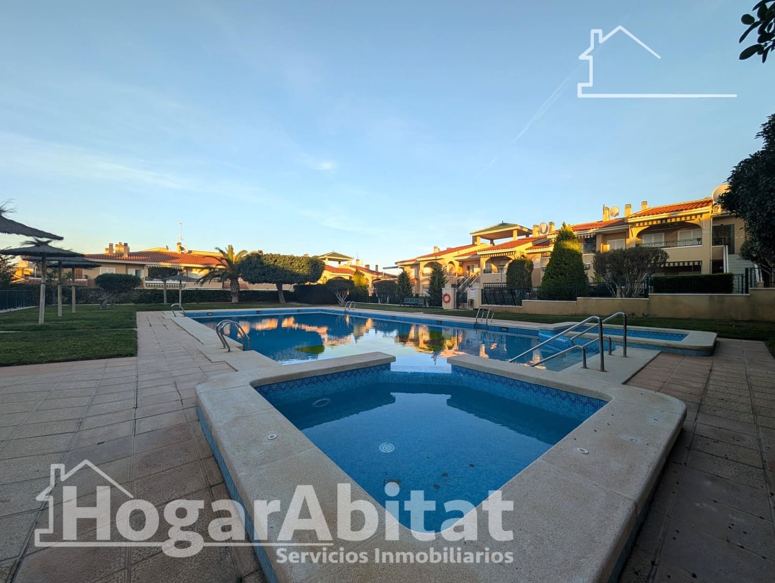 3 sovrum Radhus till salu i Gran Alacant med pool - 285 000 € (Ref: 9634356)