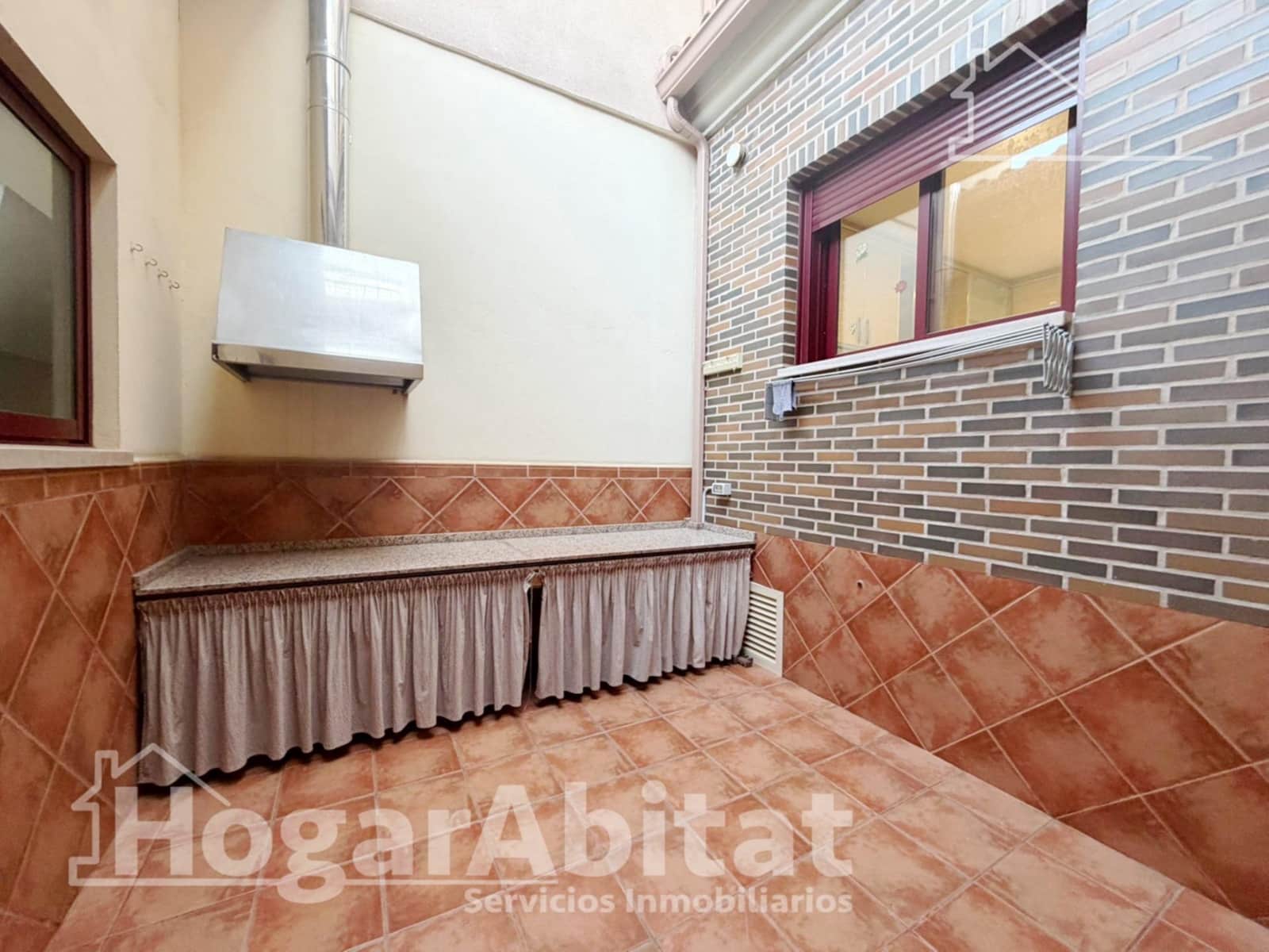 4 slaapkamer Rijtjeshuis te koop in Sagunto / Sagunt met garage - € 350.000 (Ref: 9637672)