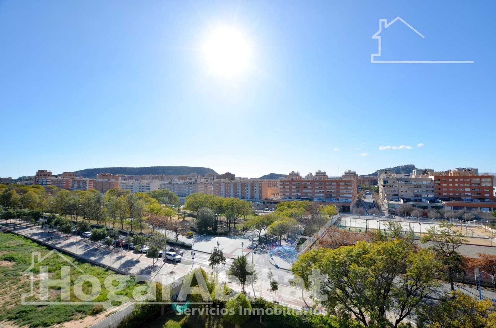 2 soverom Leilighet til salgs i Alicante by med svømmebasseng garasje - € 285 000 (Ref: 9637677)