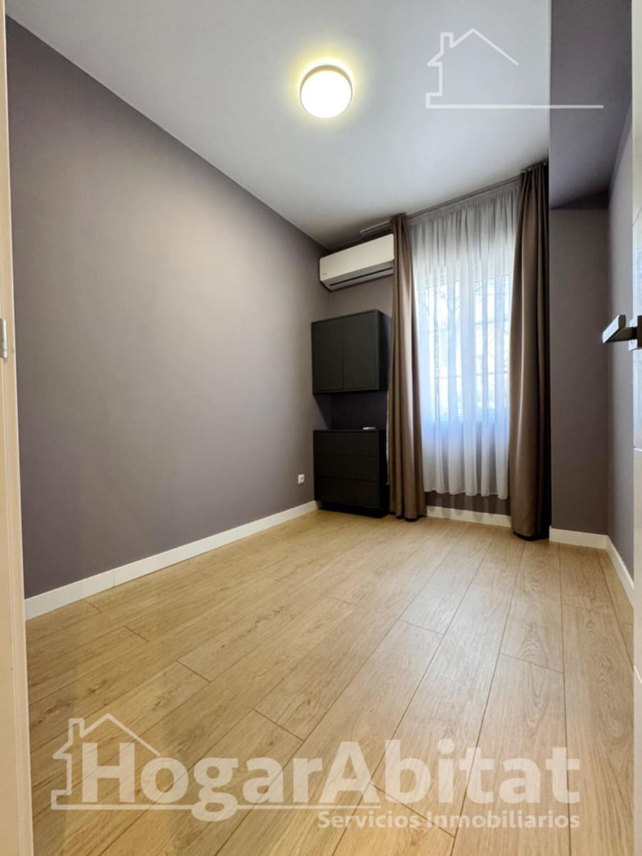 Piso de 3 habitaciones en València ciudad en venta - 205.000 € (Ref: 9645080)