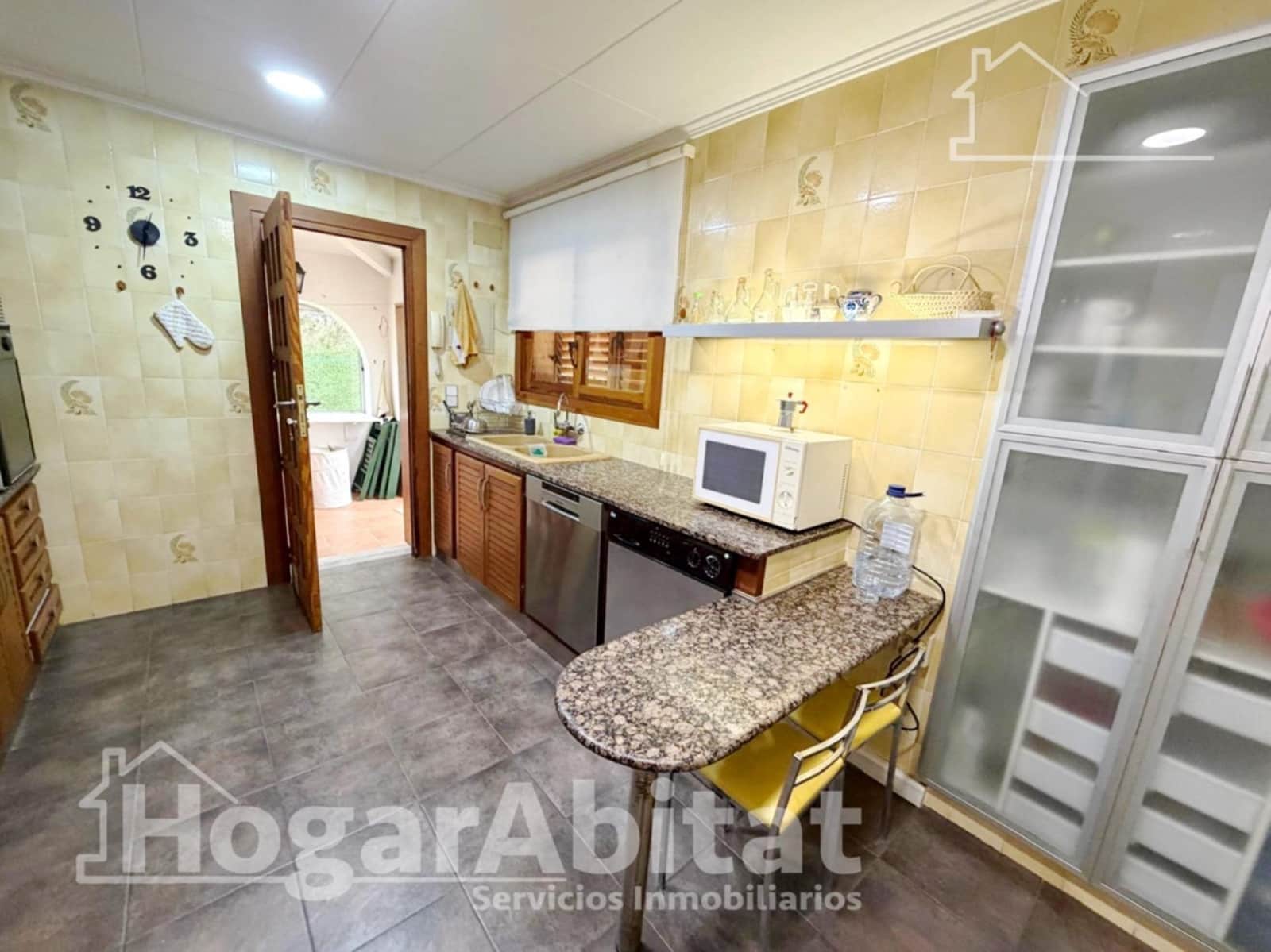 4 bedroom Villa for sale in Picassent with garage - € 400,000 (Ref: 9666580)