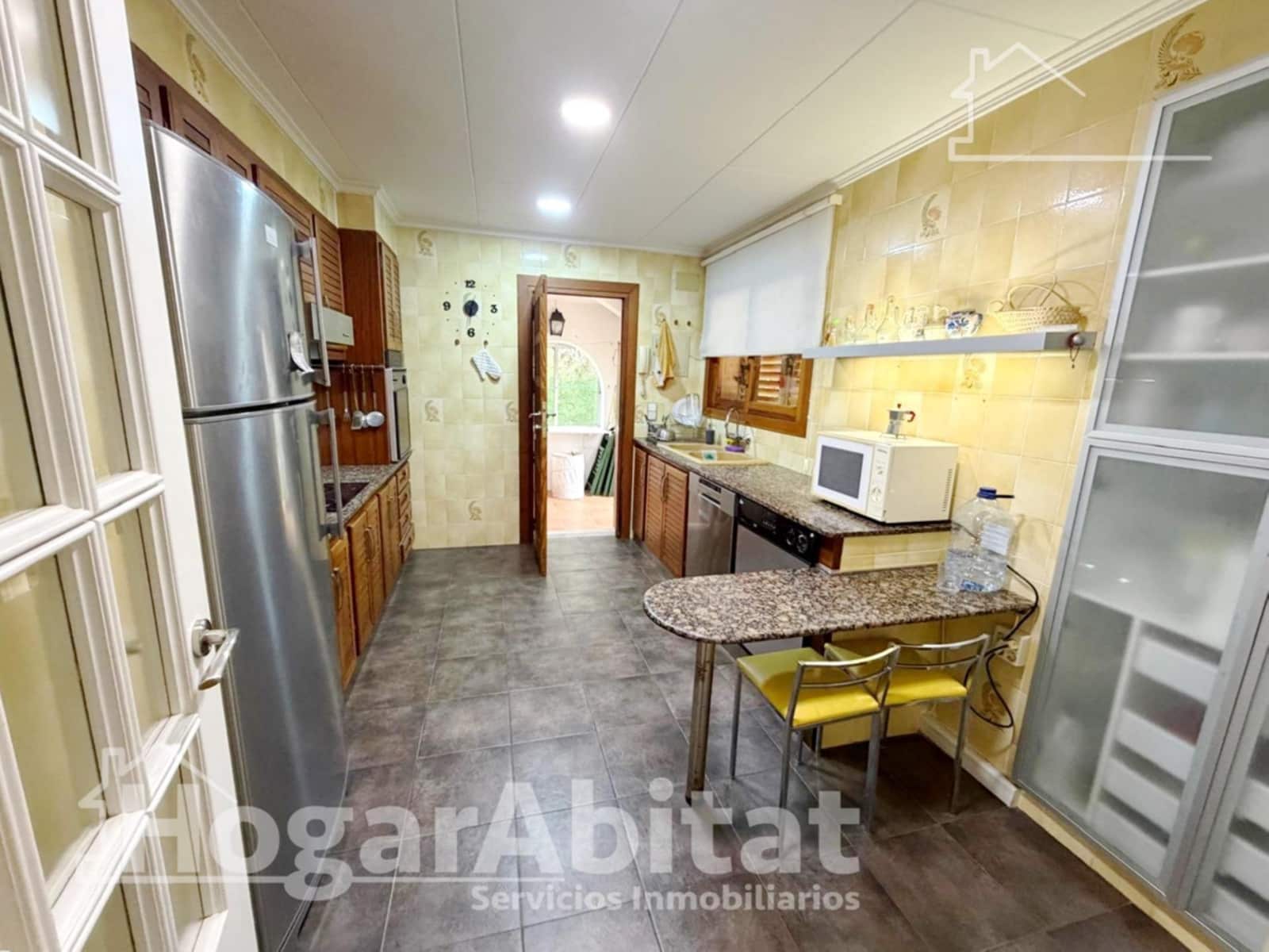 4 bedroom Villa for sale in Picassent with garage - € 400,000 (Ref: 9666580)