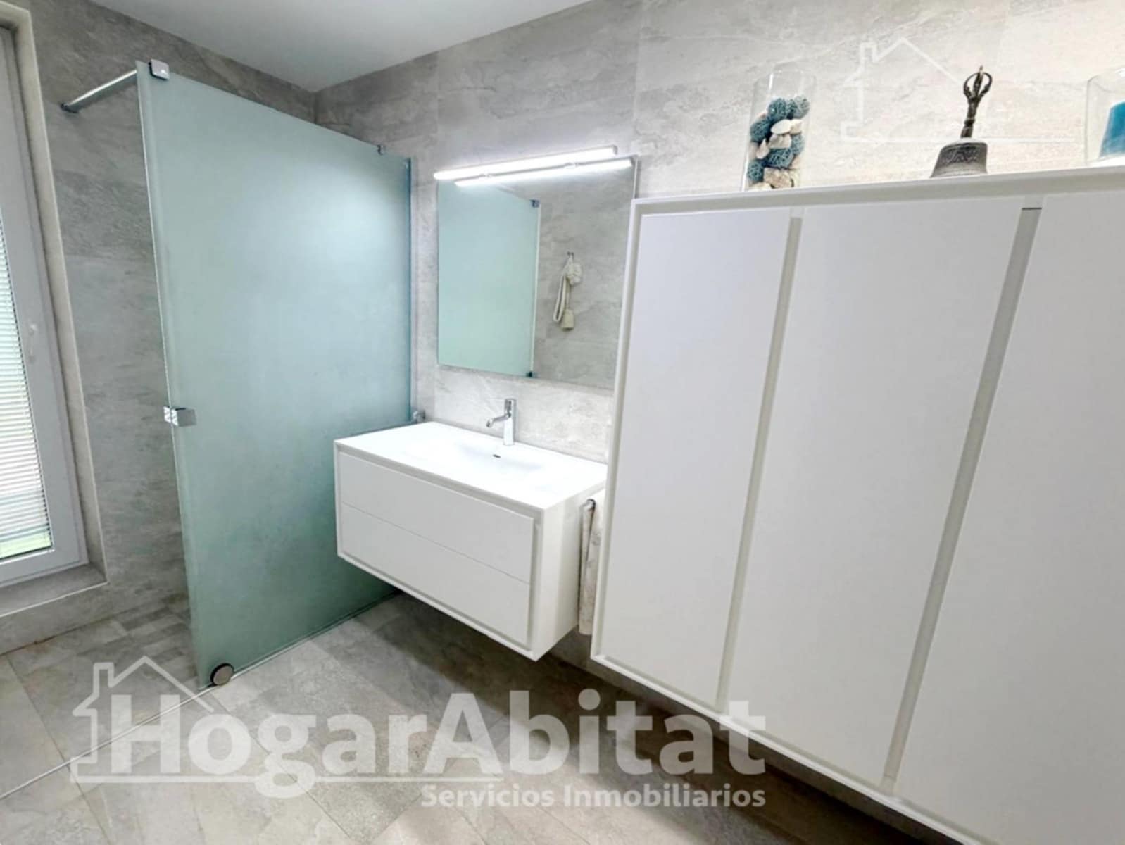 4 bedroom Villa for sale in Picassent with garage - € 400,000 (Ref: 9666580)