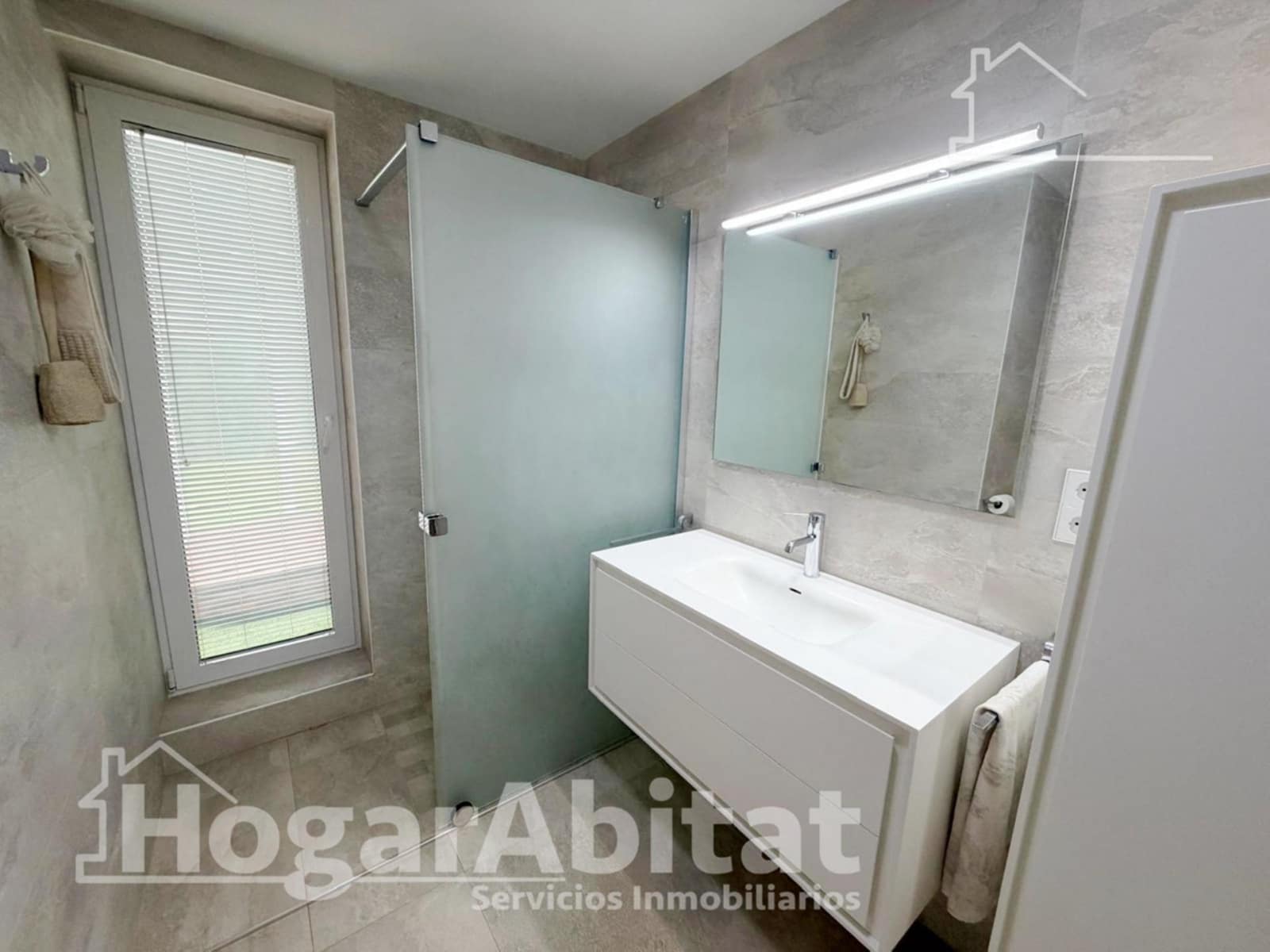 4 bedroom Villa for sale in Picassent with garage - € 400,000 (Ref: 9666580)