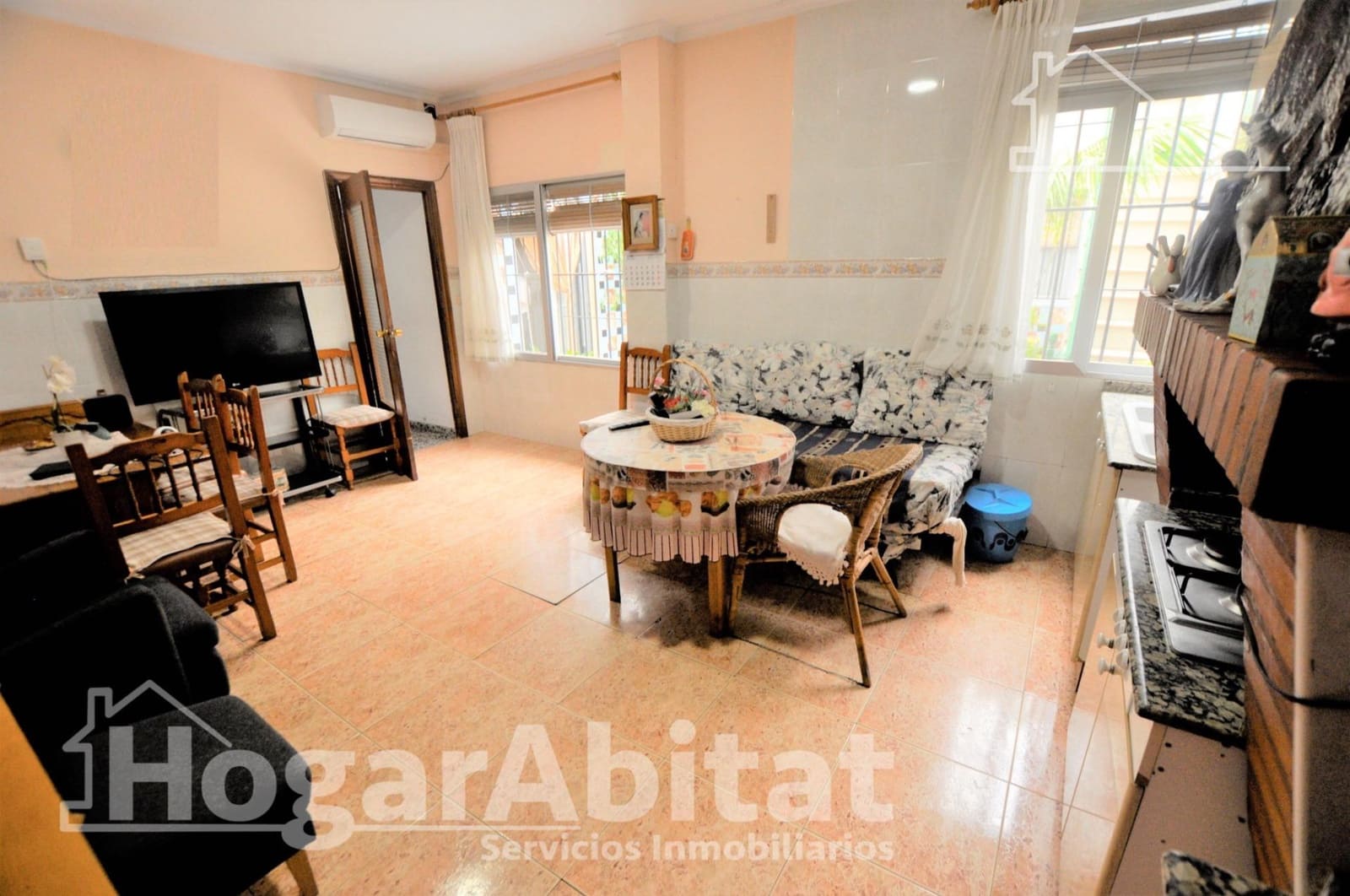 5 bedroom Townhouse for sale in Burjassot with garage - € 450,000 (Ref: 9666589)