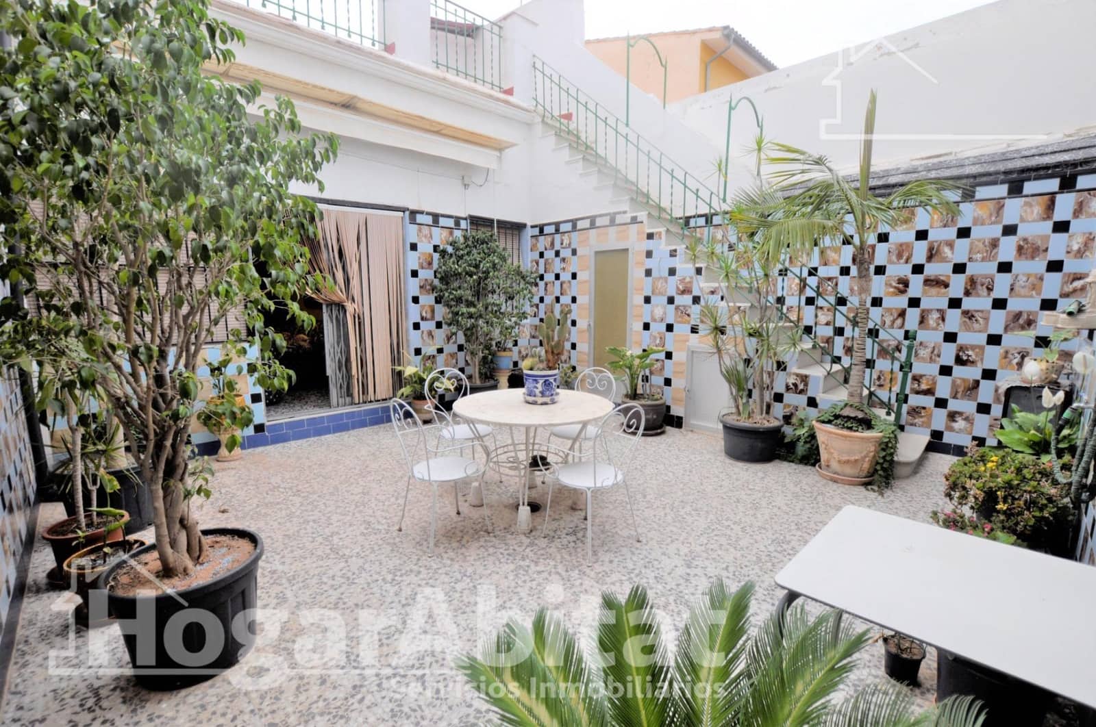 5 bedroom Townhouse for sale in Burjassot with garage - € 450,000 (Ref: 9666589)