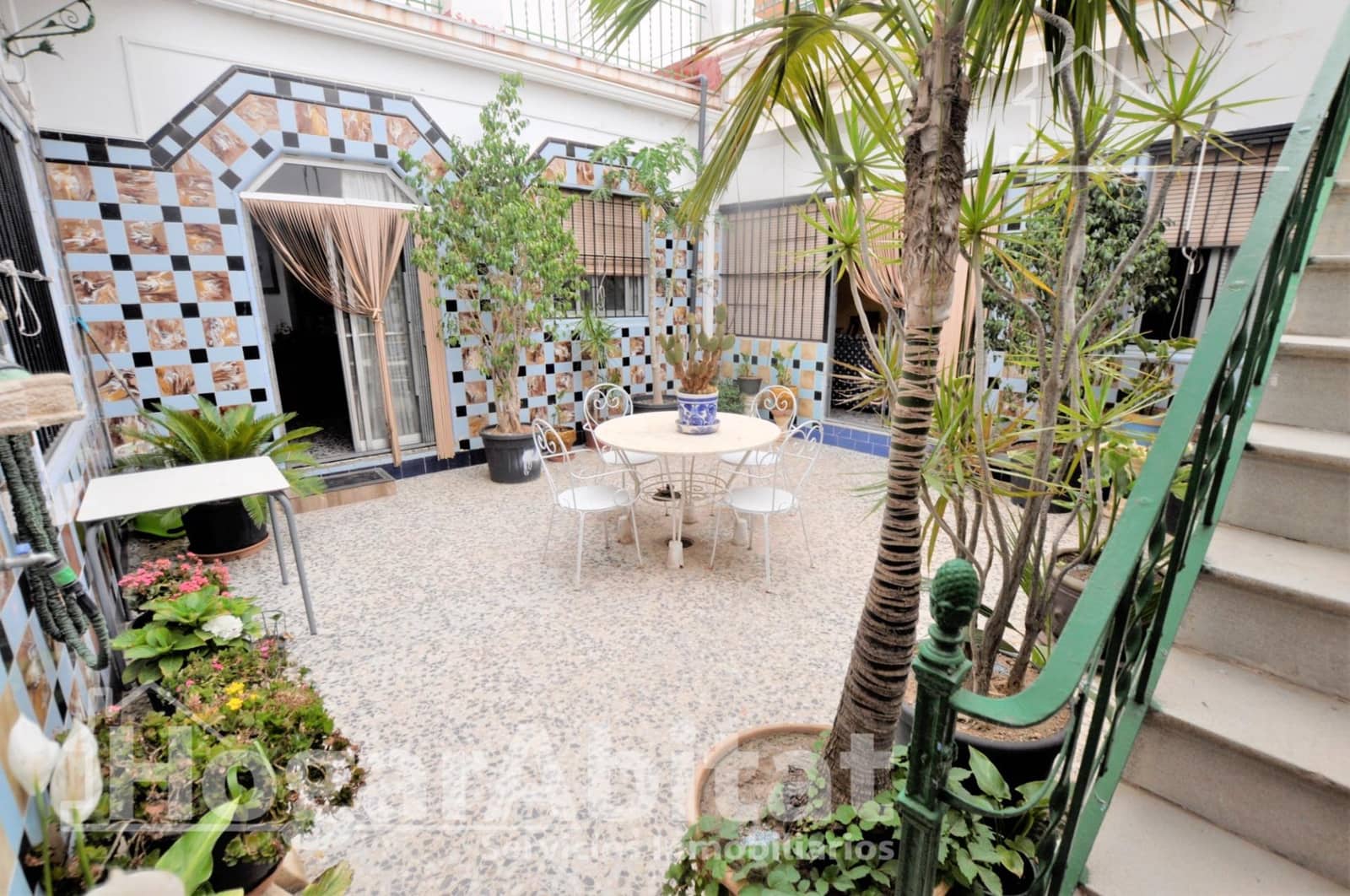 5 bedroom Townhouse for sale in Burjassot with garage - € 450,000 (Ref: 9666589)