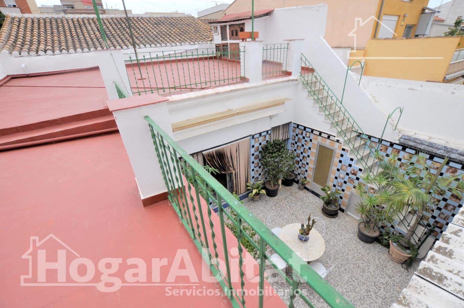5 bedroom Townhouse for sale in Burjassot with garage - € 450,000 (Ref: 9666589)