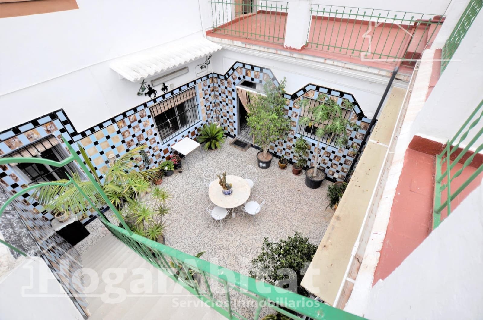 5 bedroom Townhouse for sale in Burjassot with garage - € 450,000 (Ref: 9666589)