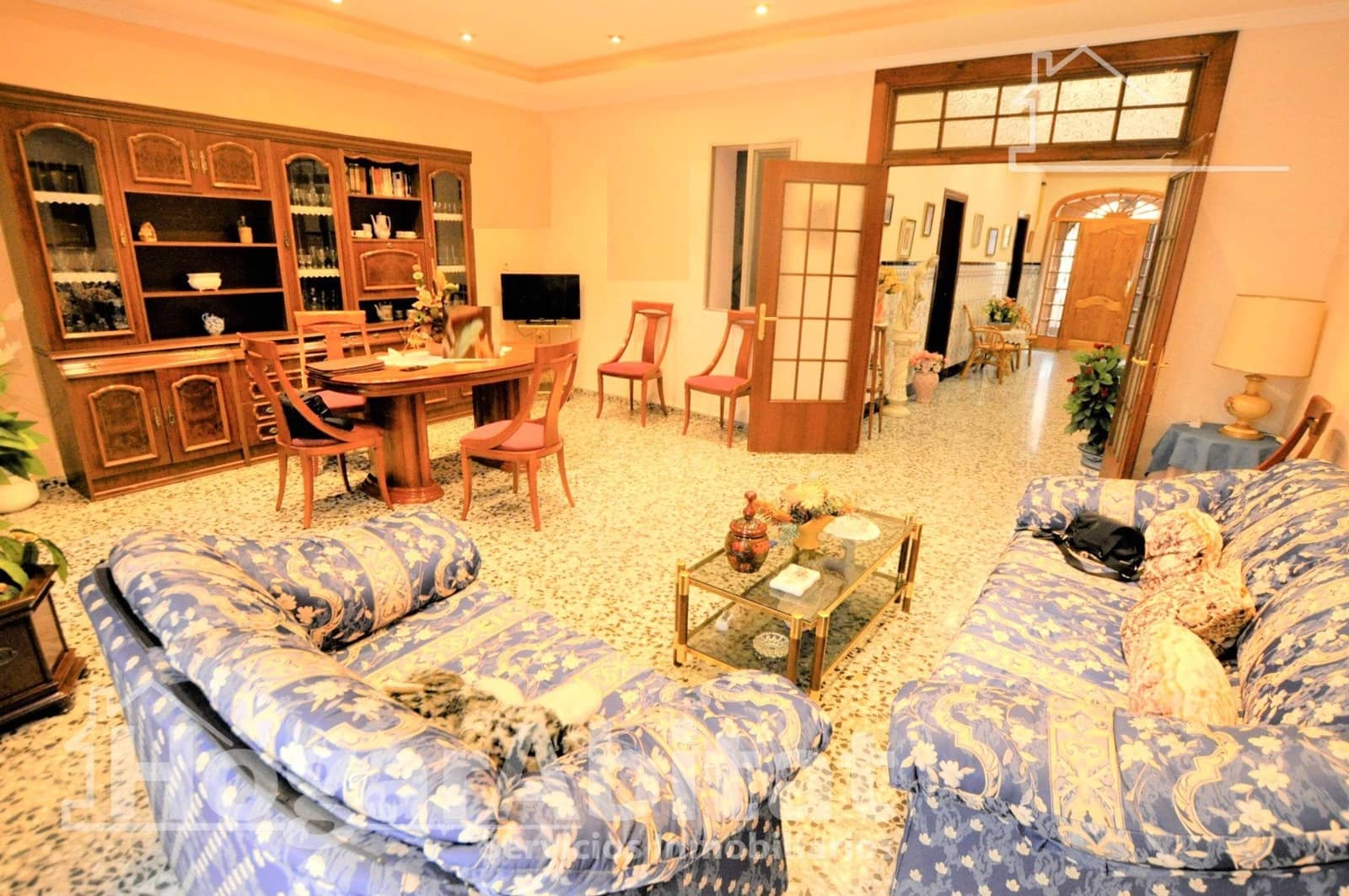 5 bedroom Townhouse for sale in Burjassot with garage - € 450,000 (Ref: 9666589)