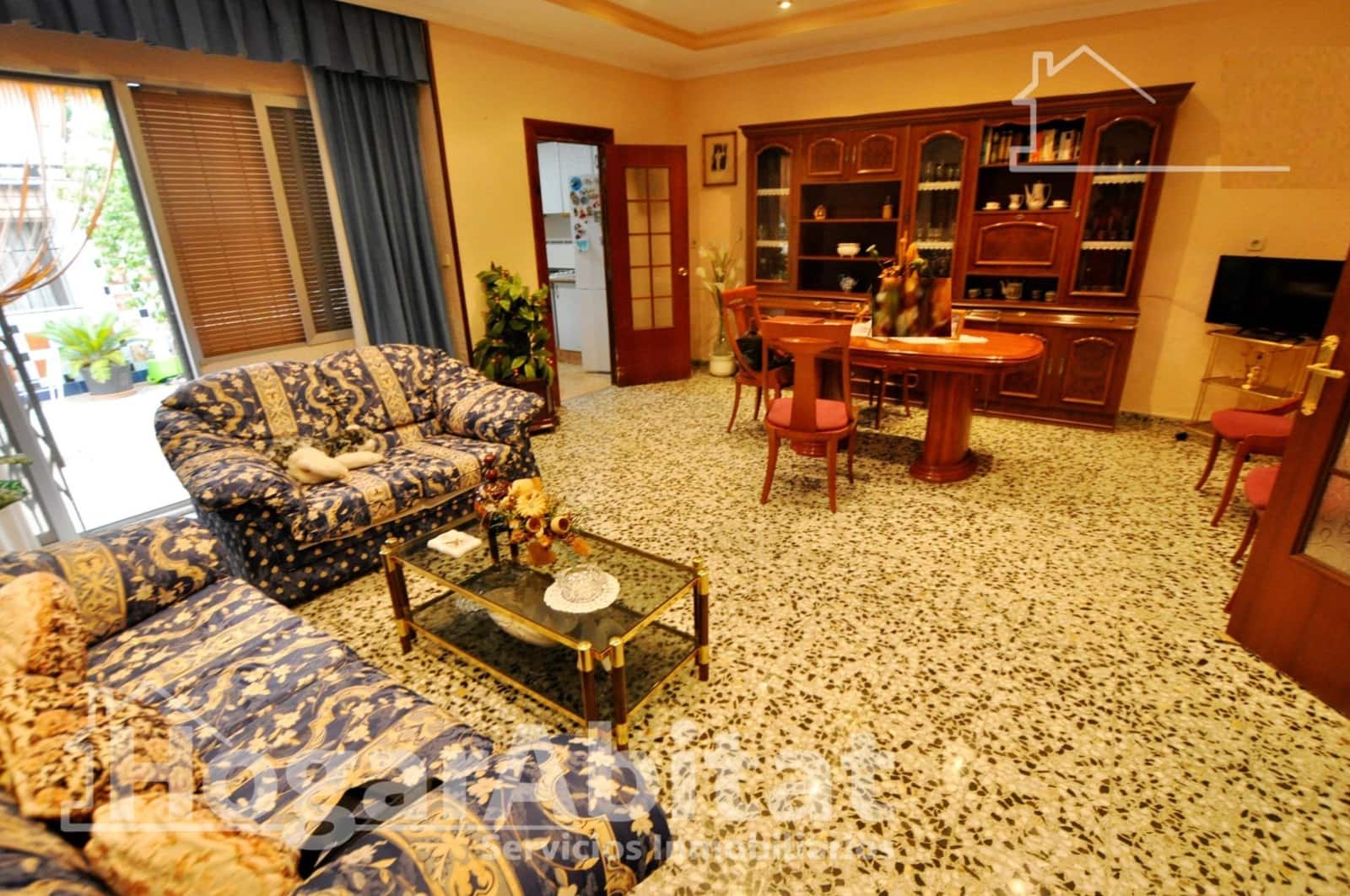 5 bedroom Townhouse for sale in Burjassot with garage - € 450,000 (Ref: 9666589)